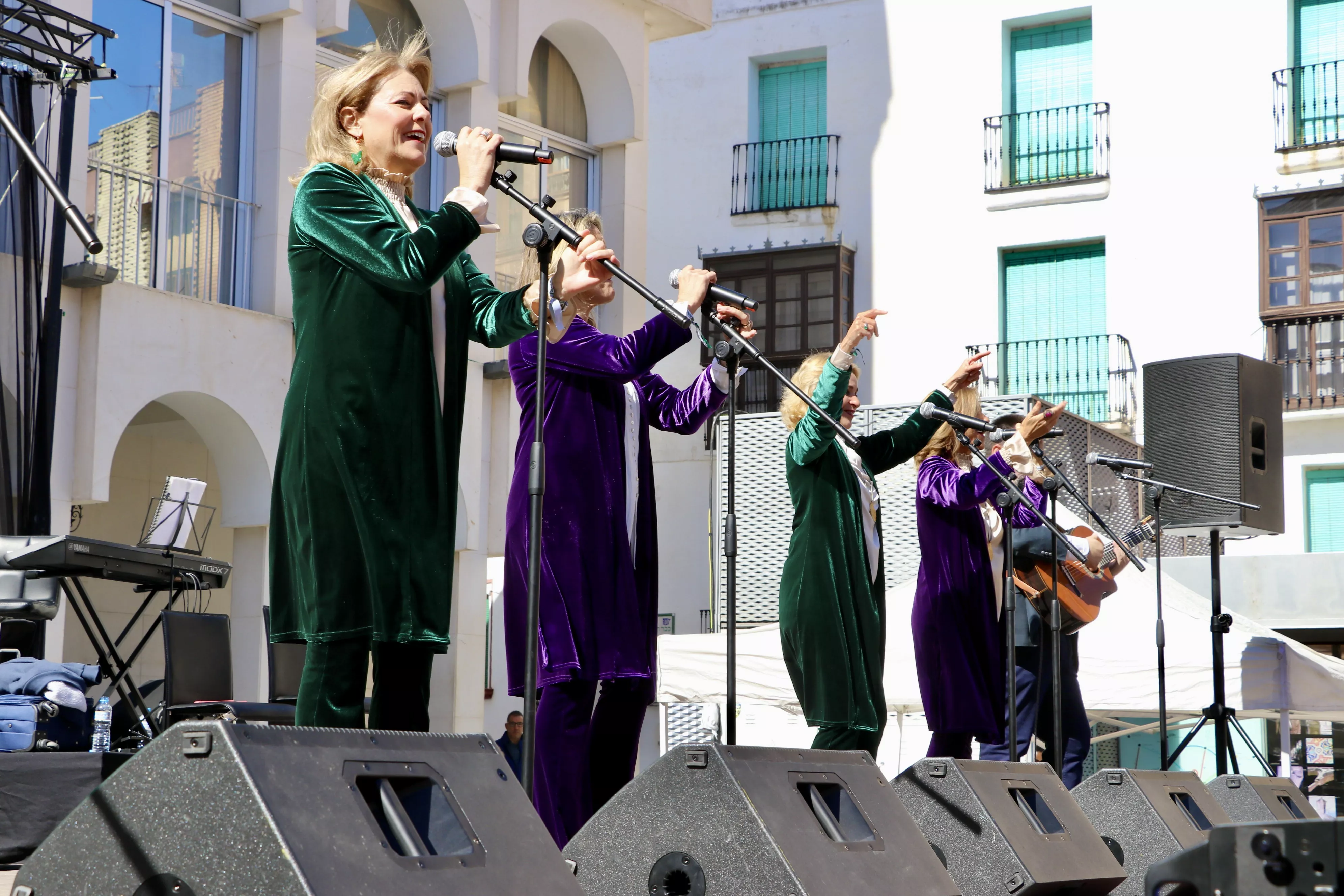 Día de Andalucía en Lucena:  Concierto de 'Siempre Así' en la Plaza Nueva