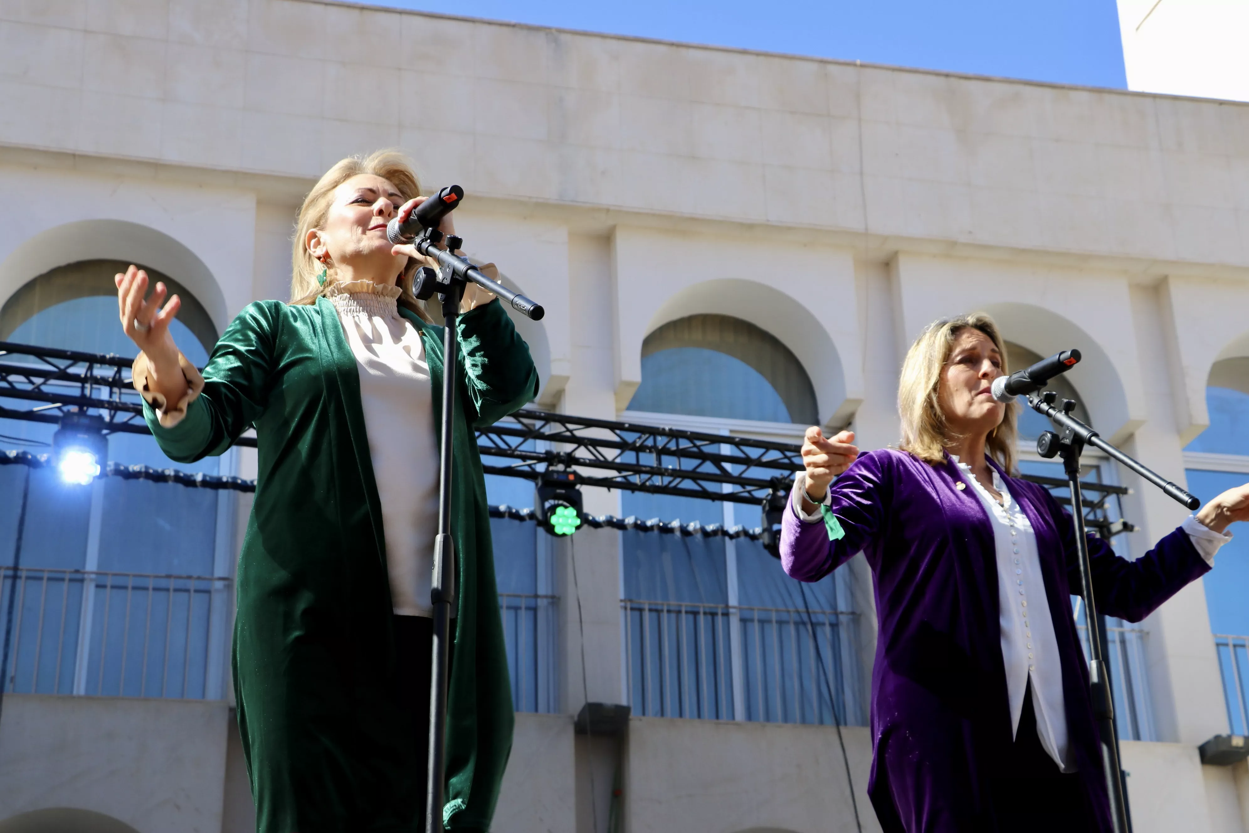 Día de Andalucía en Lucena:  Concierto de 'Siempre Así' en la Plaza Nueva