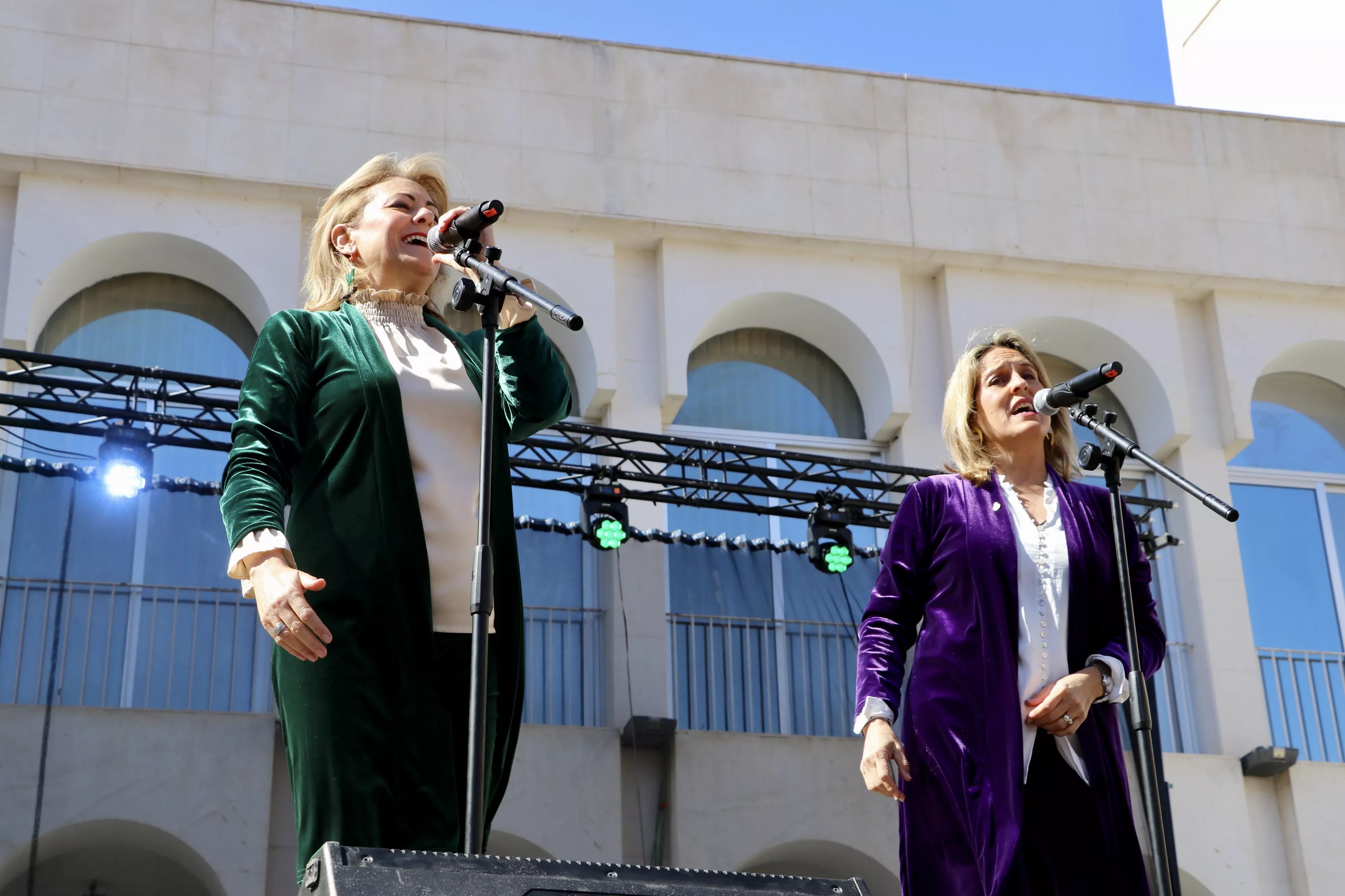 Día de Andalucía en Lucena:  Concierto de 'Siempre Así' en la Plaza Nueva