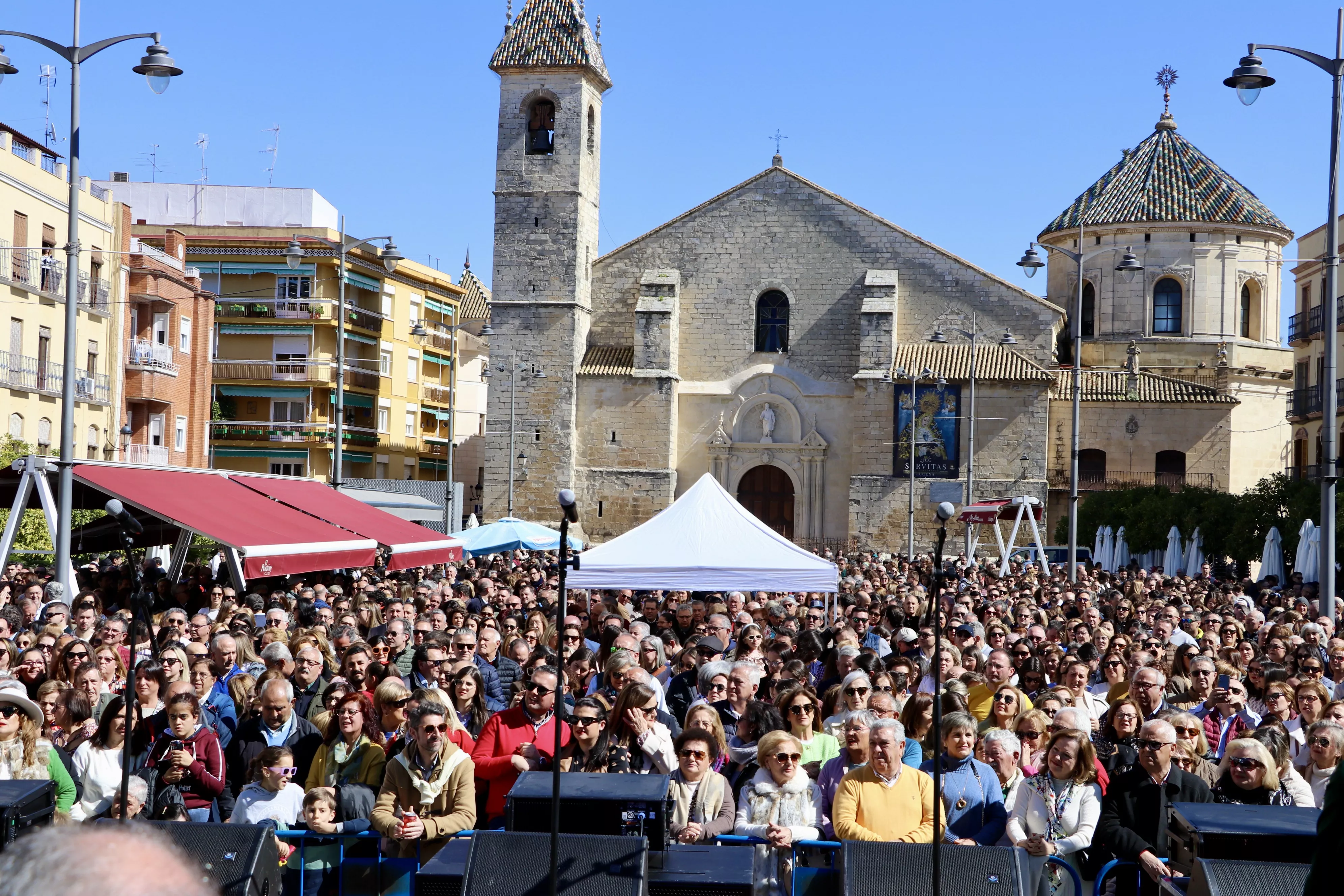 Día de Andalucía en Lucena:  Concierto de 'Siempre Así' en la Plaza Nueva