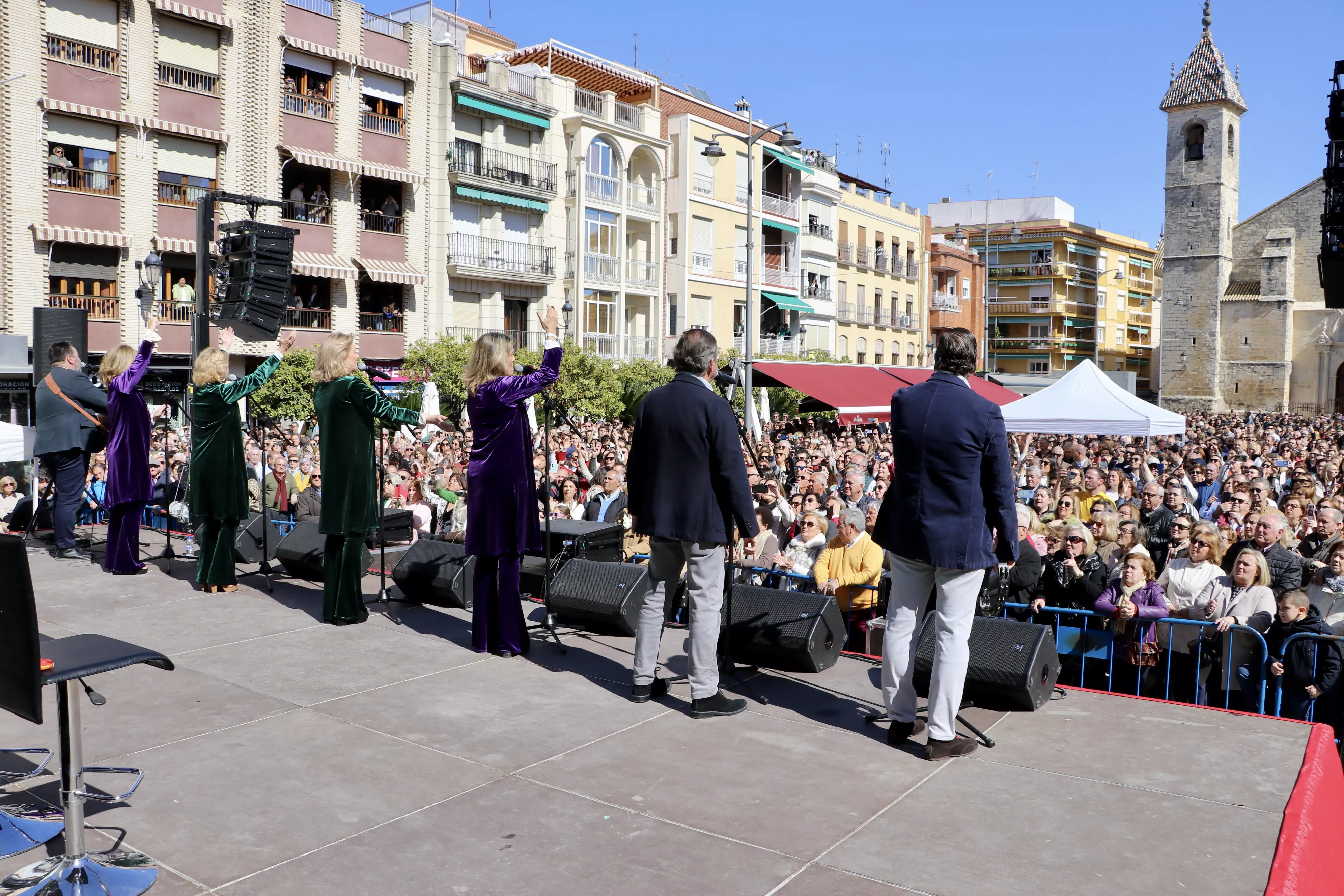 Día de Andalucía en Lucena:  Concierto de 'Siempre Así' en la Plaza Nueva