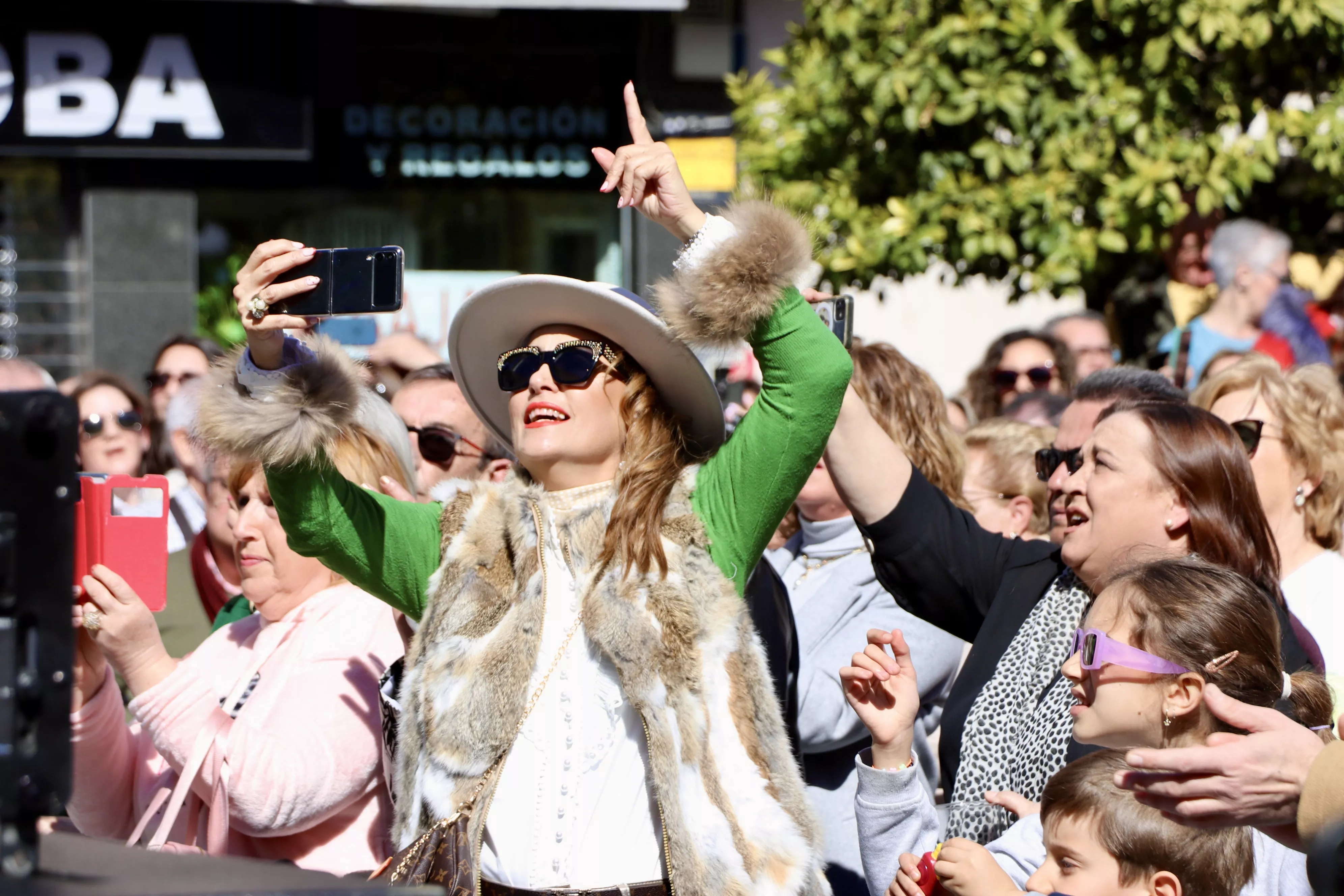 Día de Andalucía en Lucena:  Concierto de 'Siempre Así' en la Plaza Nueva