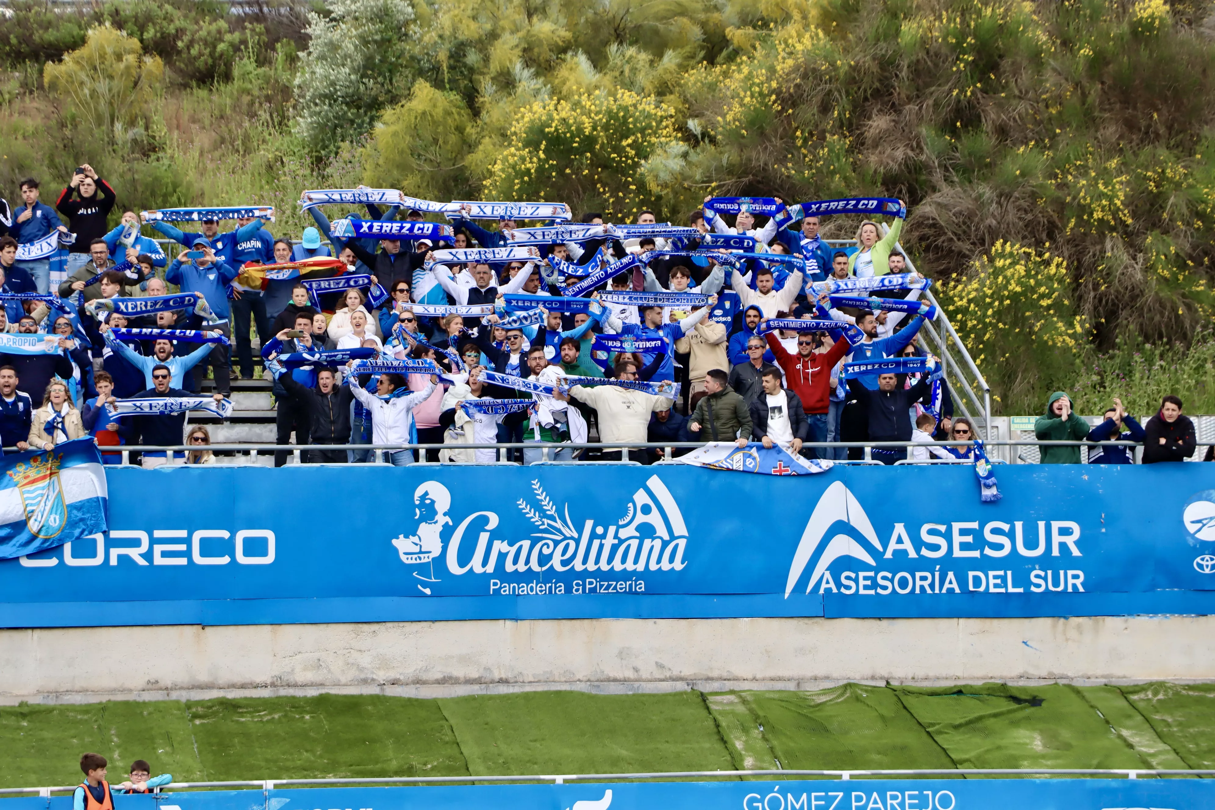 La grada que ahora será desmontada fue usada por última vez para el partido Ciudad de Lucena - Xerez CD, produciéndose varios accidentes debido al mal estado del piso