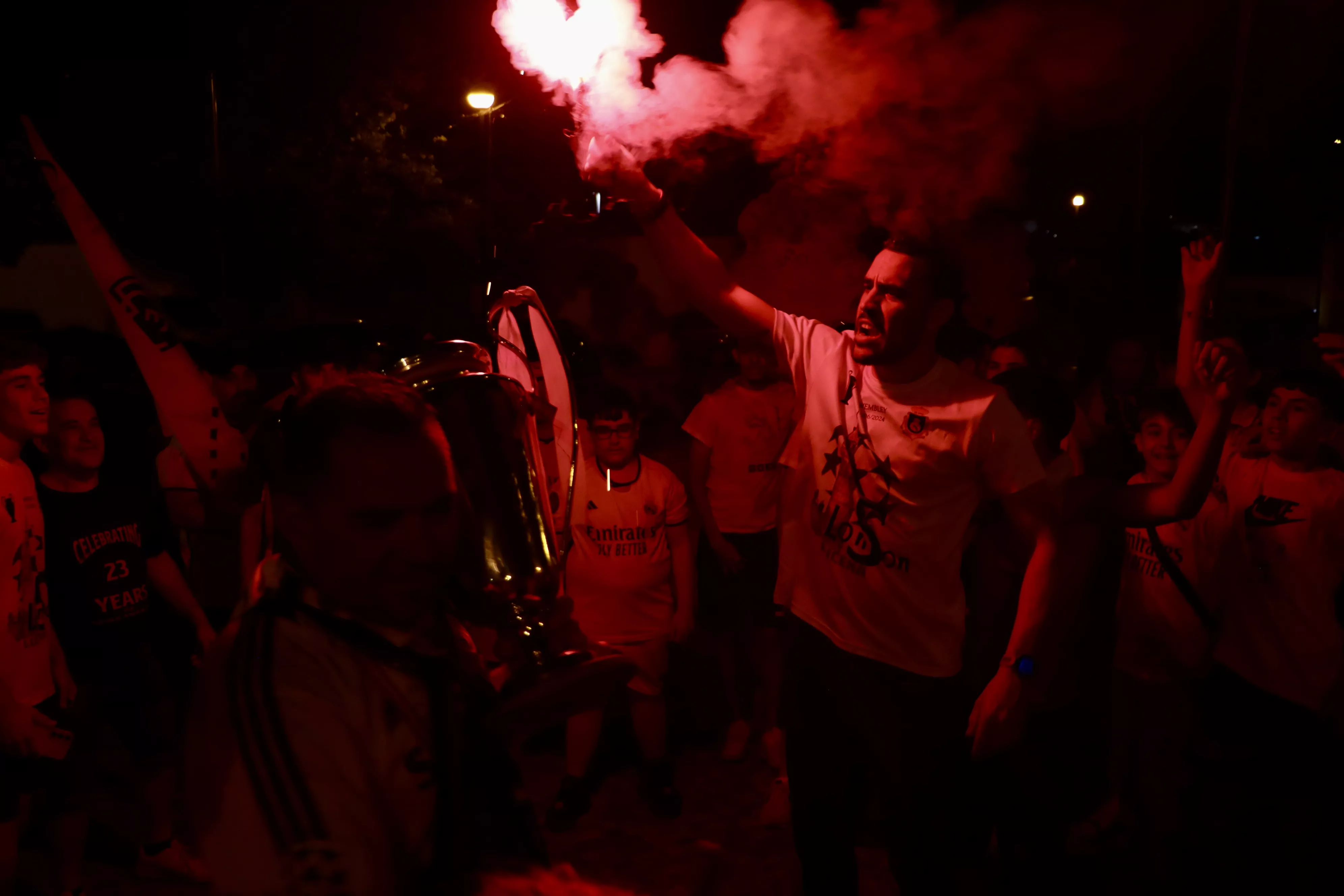 Los aficionados del Real Madrid celebran la Champions