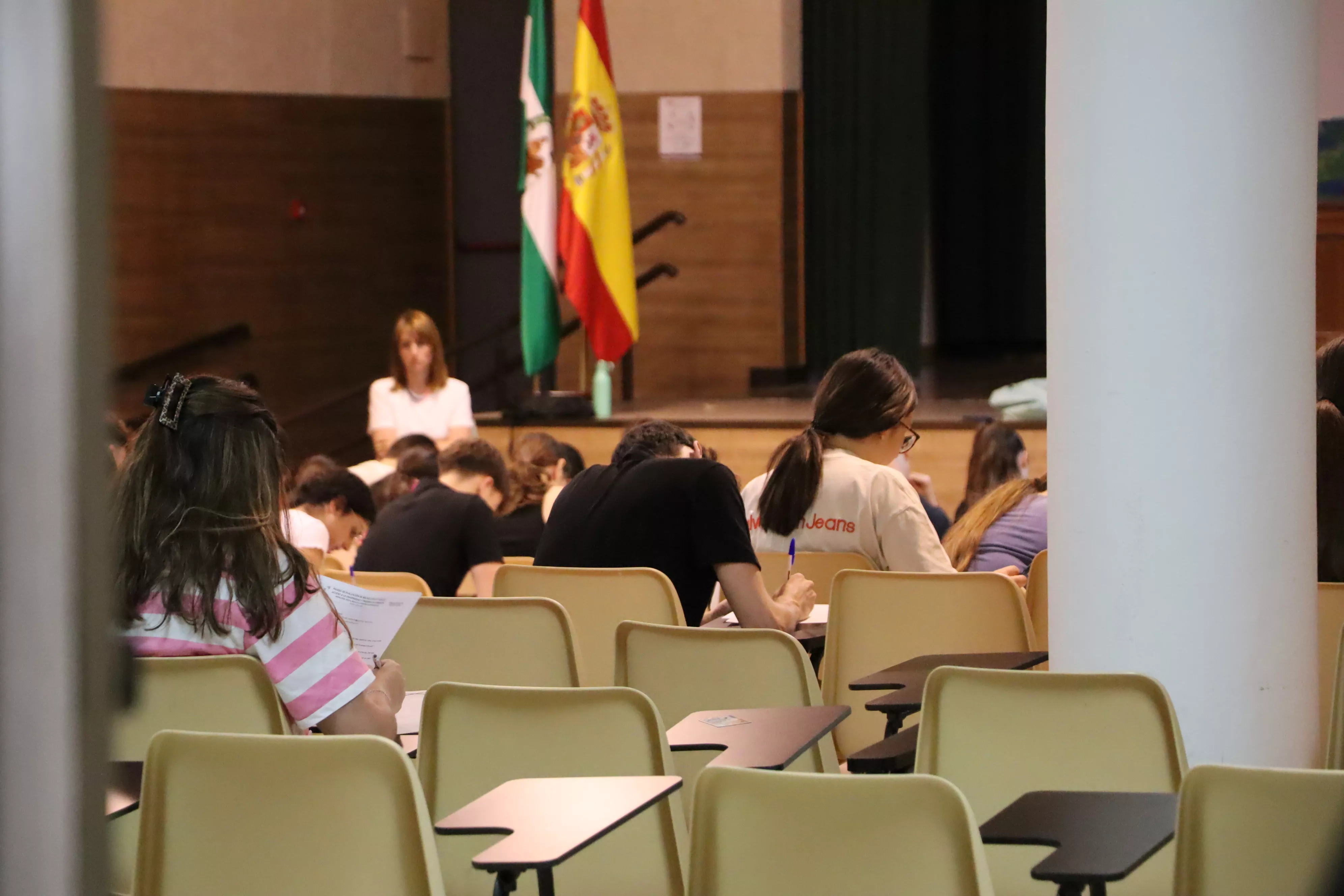 Desarrollo de una de las pruebas de la PEvAU esta mañana en el IES Marqués de Comares