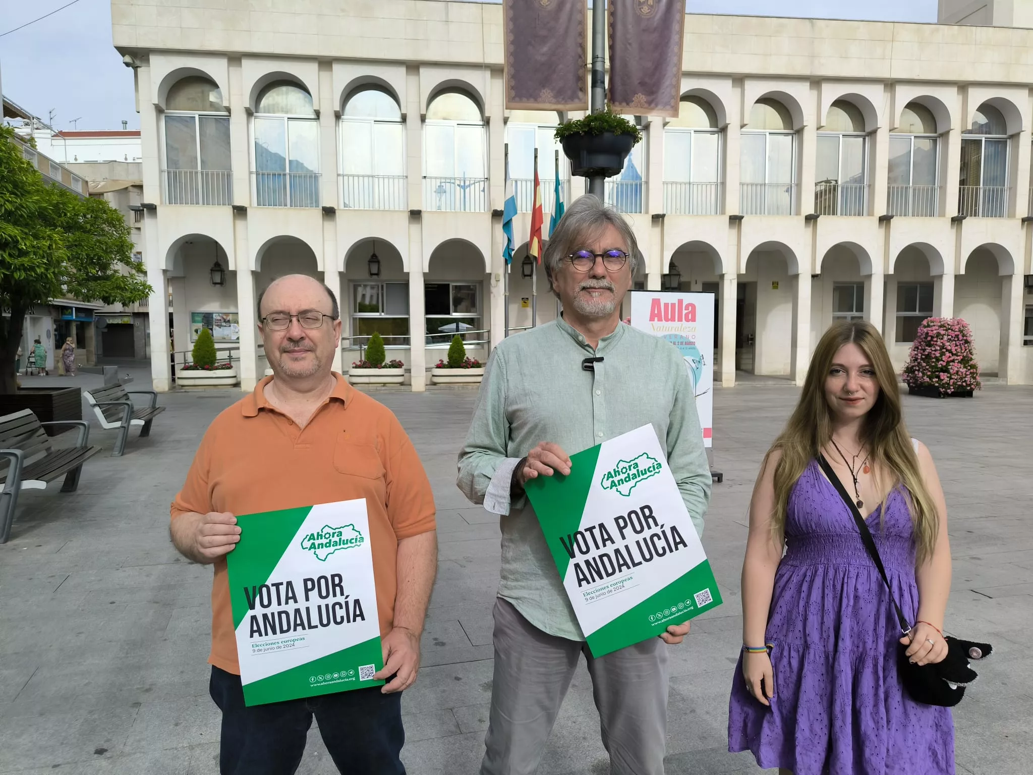 Representantes de Ahora Andalucía-Andalucistas, esta mañana en la Plaza Nueva de Lucena