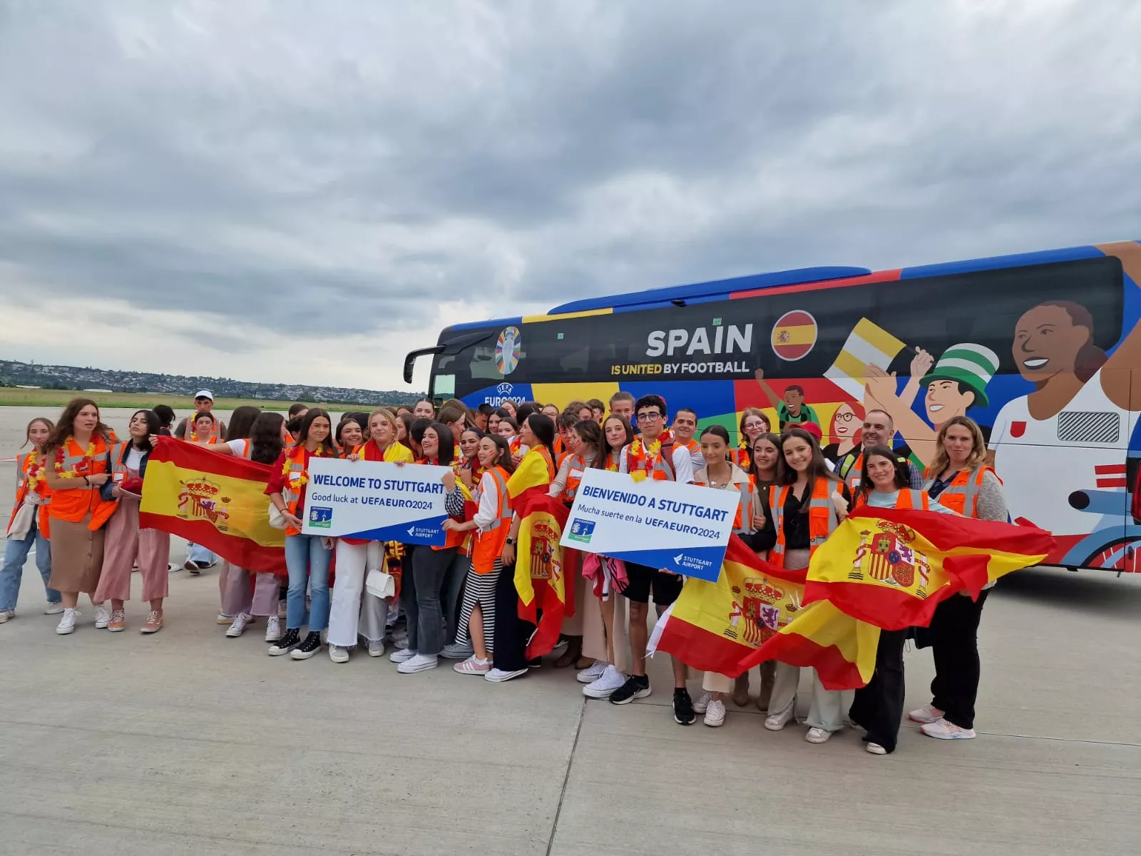 Alumnos del IES Marqués de Comares reciben a la selección española de Fútbol en Alemania