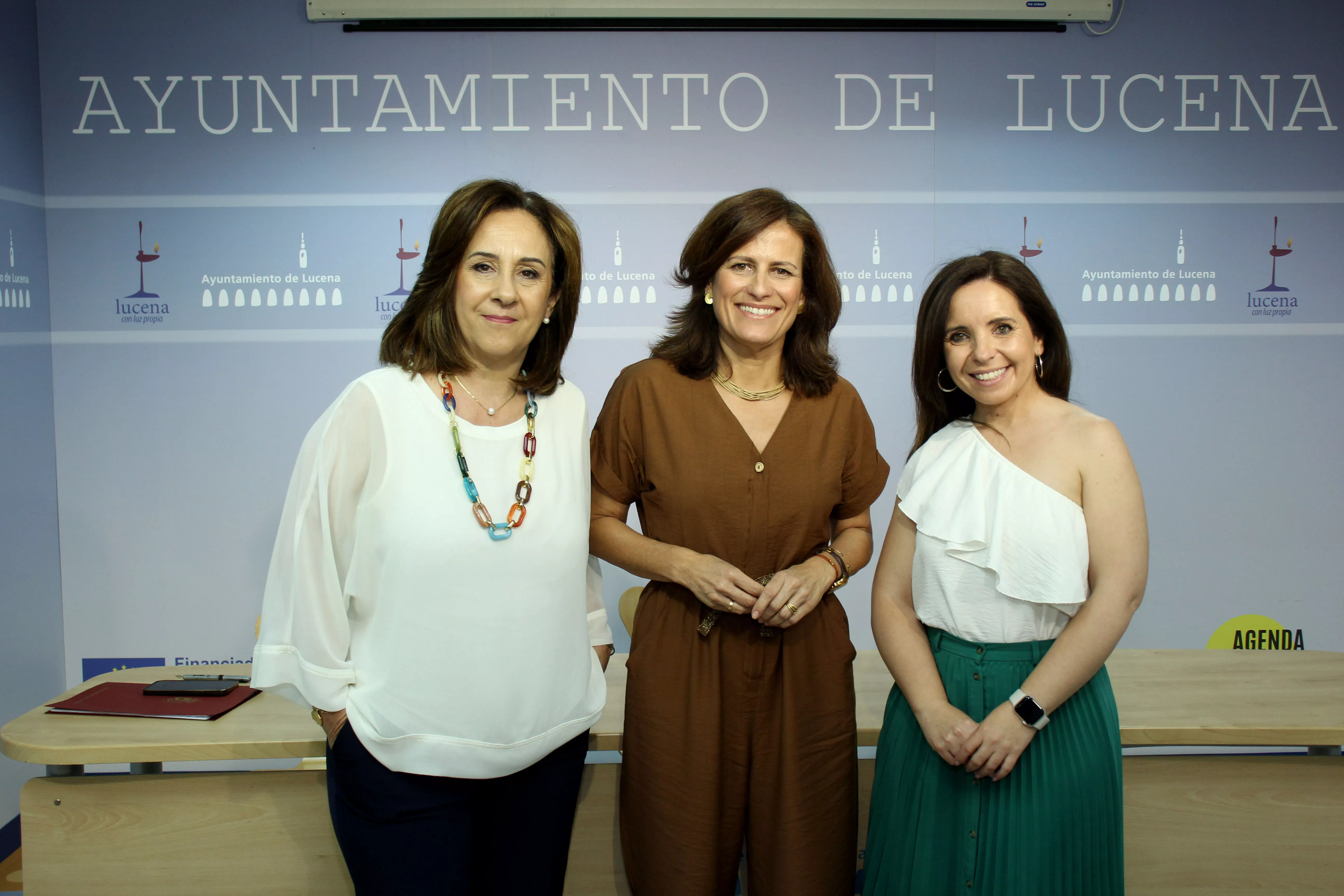 Miriam Ortiz, acompañada por las ediles Araceli Rodríguez e Irene Aguilera, durante este balance de actuación