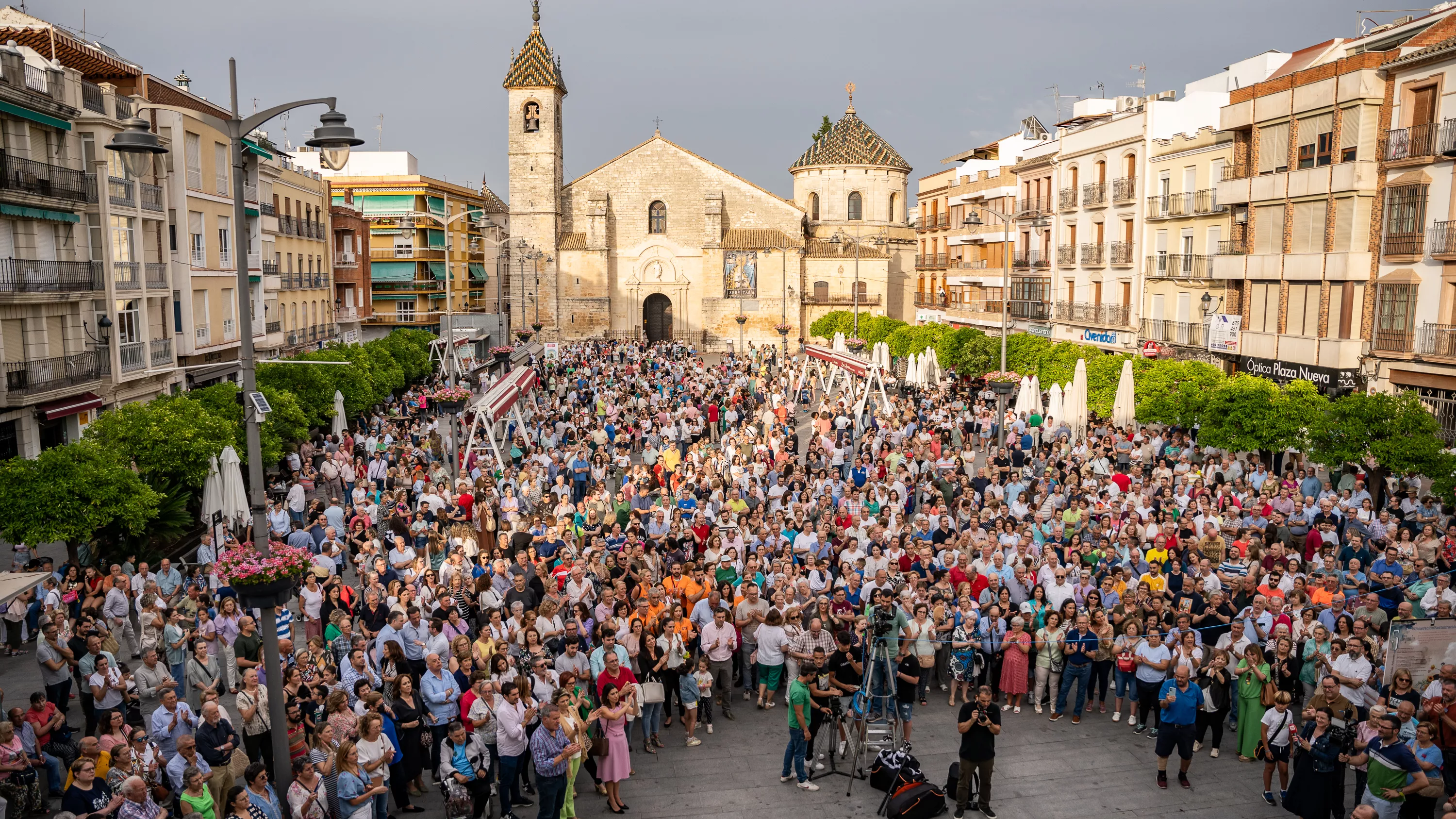 Concentración en la Plaza Nueva para exigir un hospital en Lucena