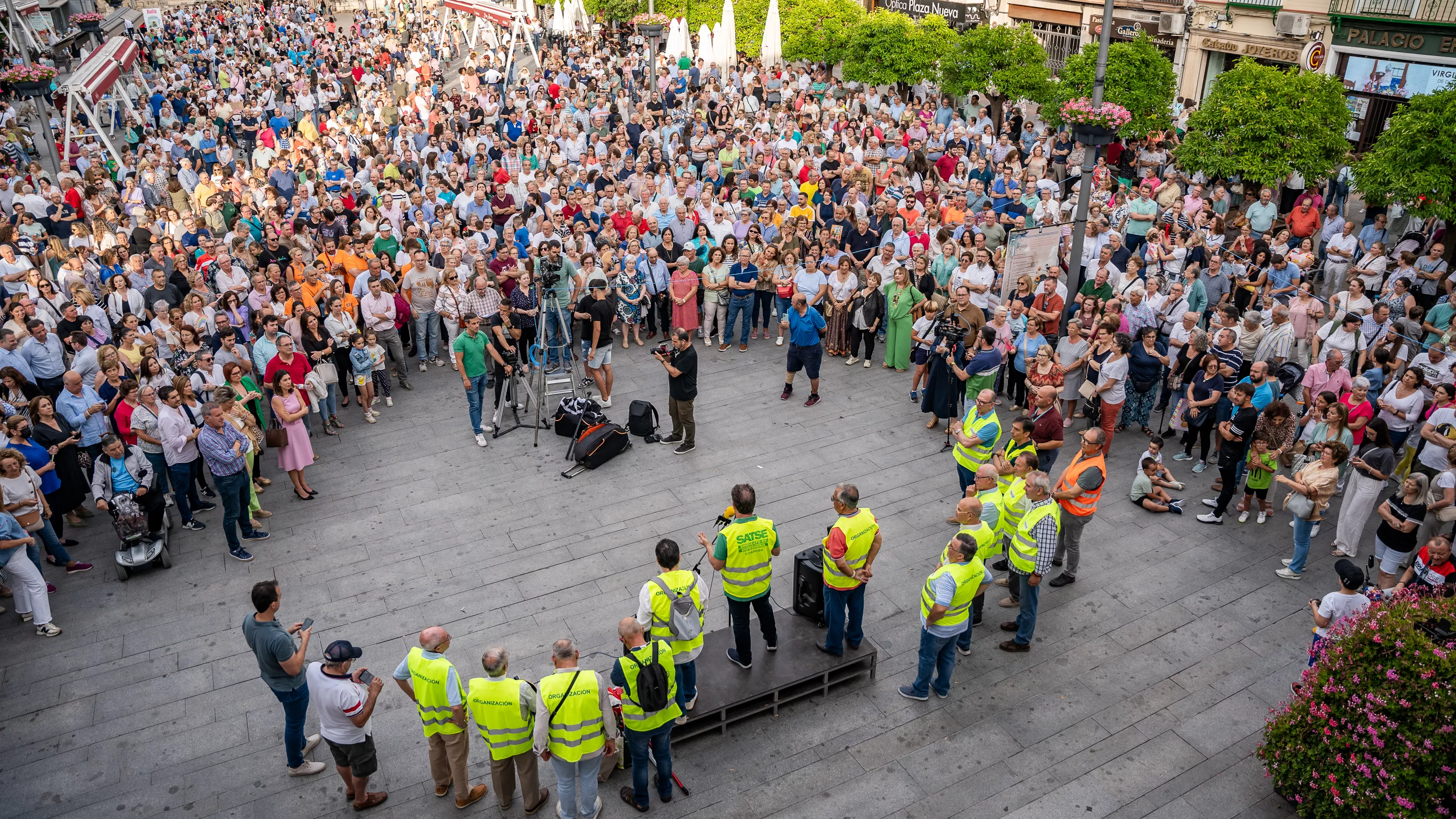 Concentración en la Plaza Nueva para exigir un hospital en Lucena