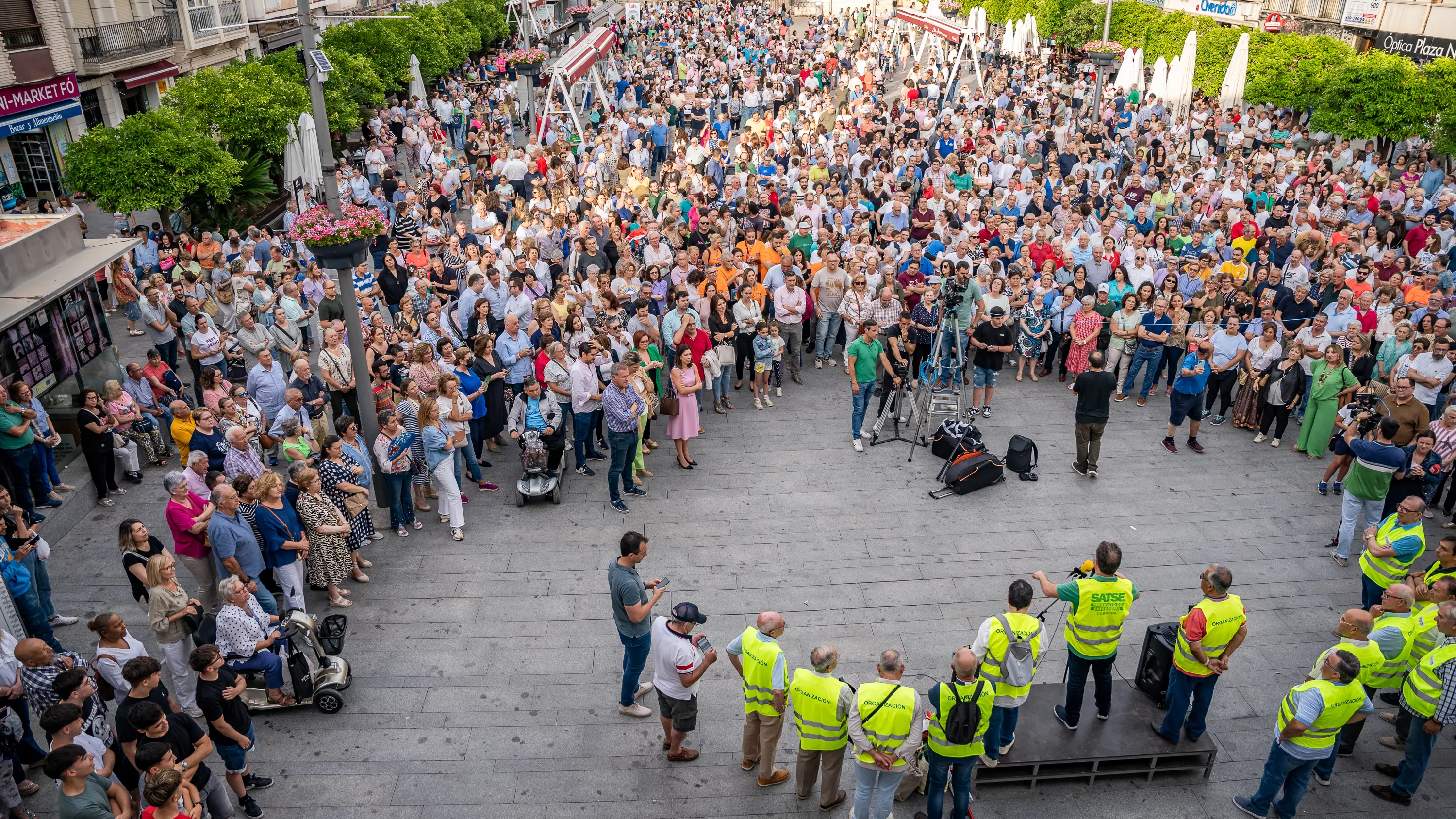 Concentración en la Plaza Nueva para exigir un hospital en Lucena