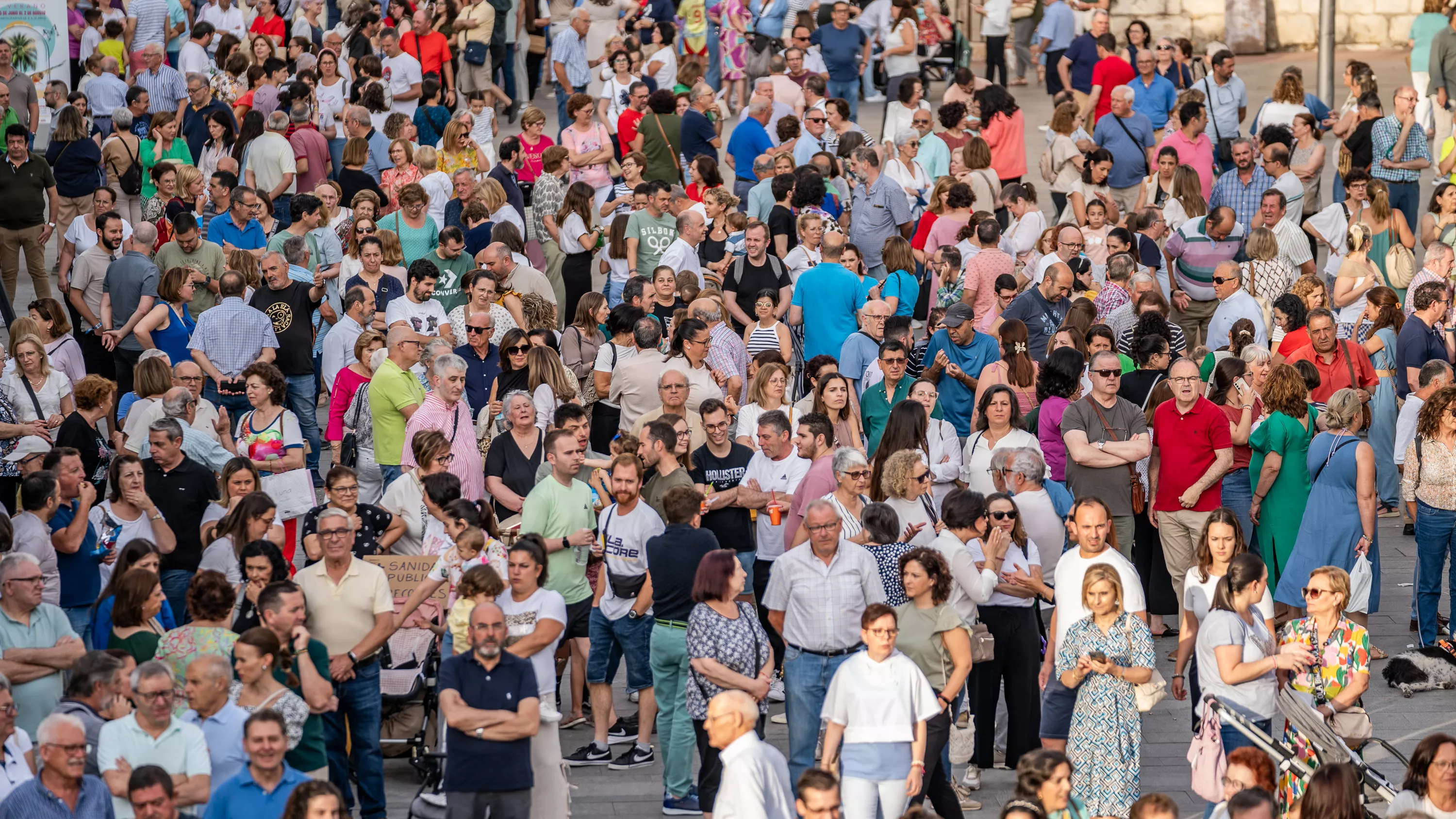 Concentración en la Plaza Nueva para exigir un hospital en Lucena