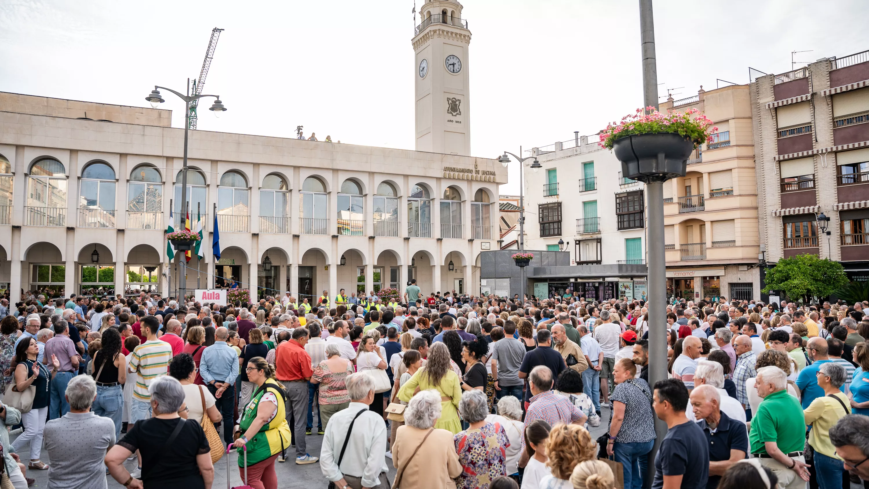 Concentración en la Plaza Nueva para exigir un hospital en Lucena