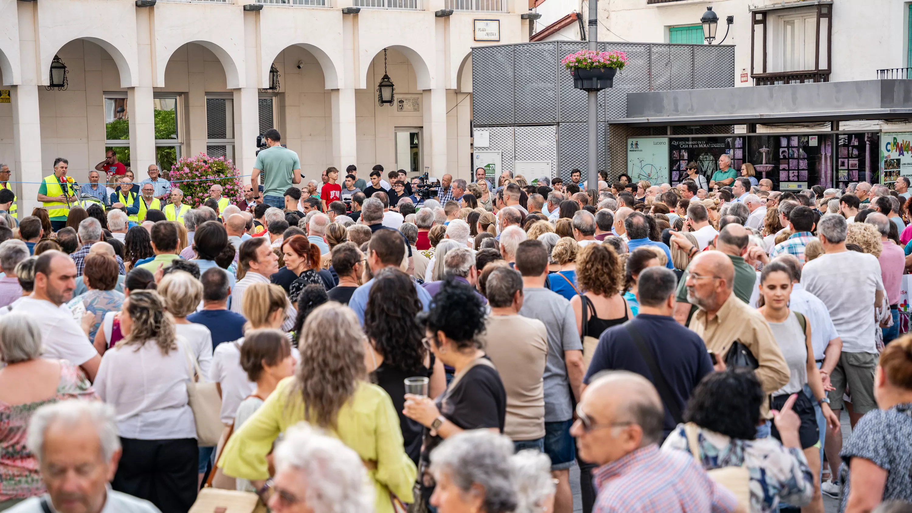 Concentración en la Plaza Nueva para exigir un hospital en Lucena