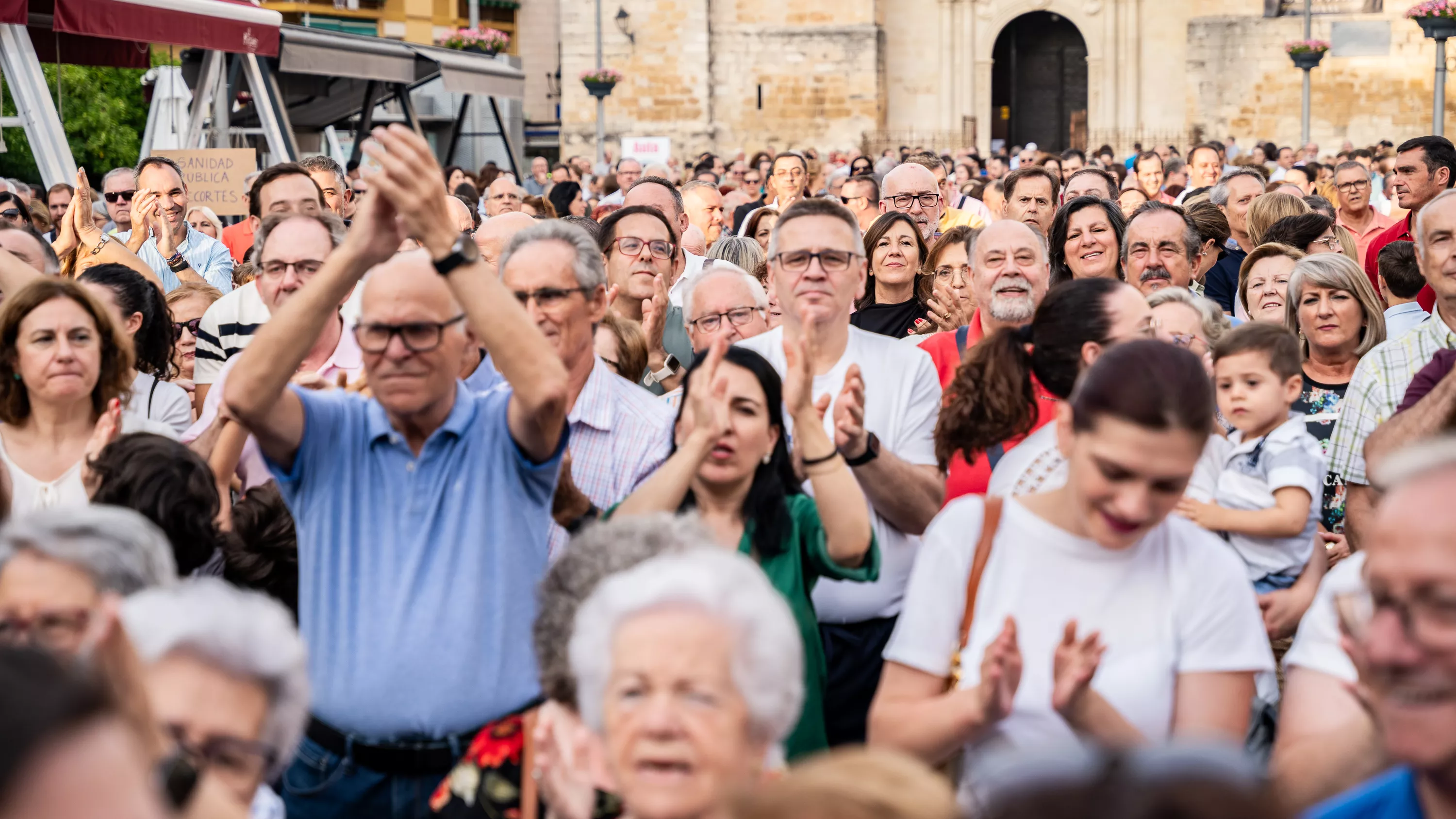 Concentración en la Plaza Nueva para exigir un hospital en Lucena