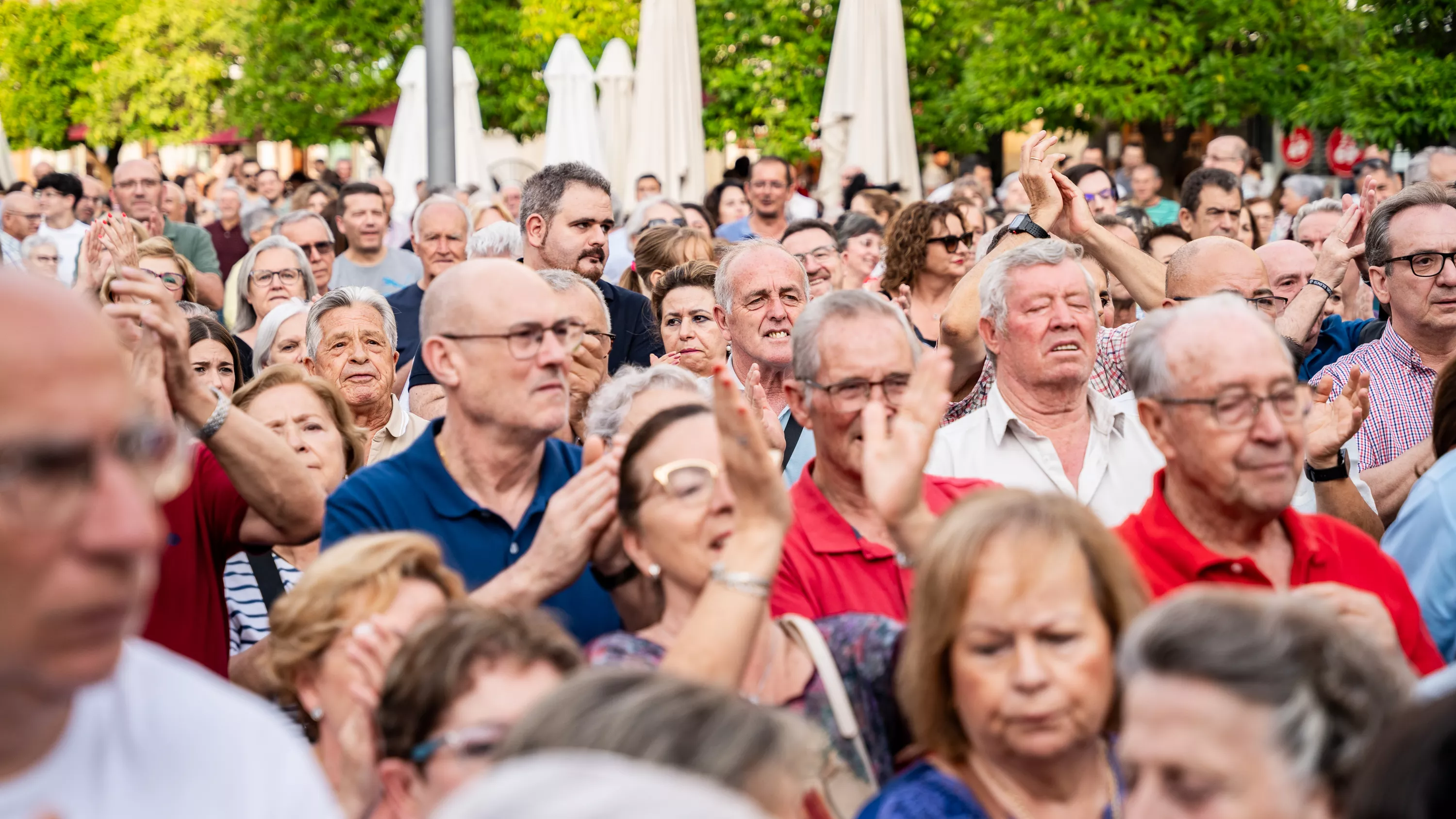 Concentración en la Plaza Nueva para exigir un hospital en Lucena