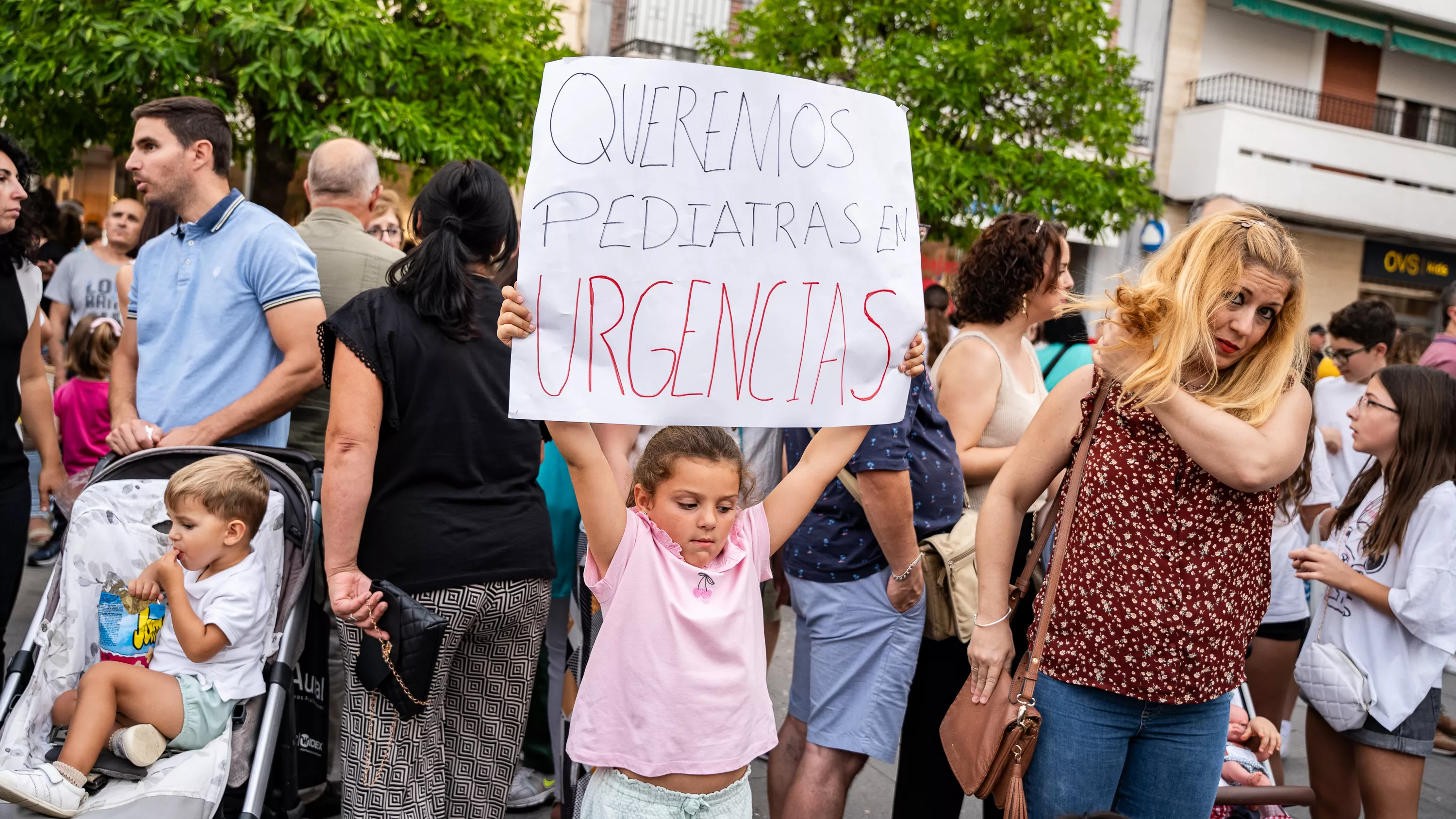 Concentración en la Plaza Nueva para exigir un hospital en Lucena