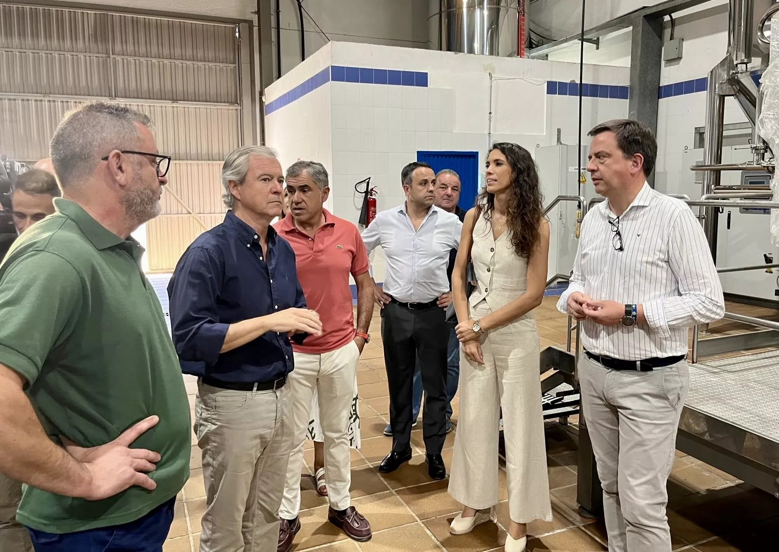 Un momento de la visita de la senadora a la Cooperativa Olivarera Virgen de Araceli de Lucena