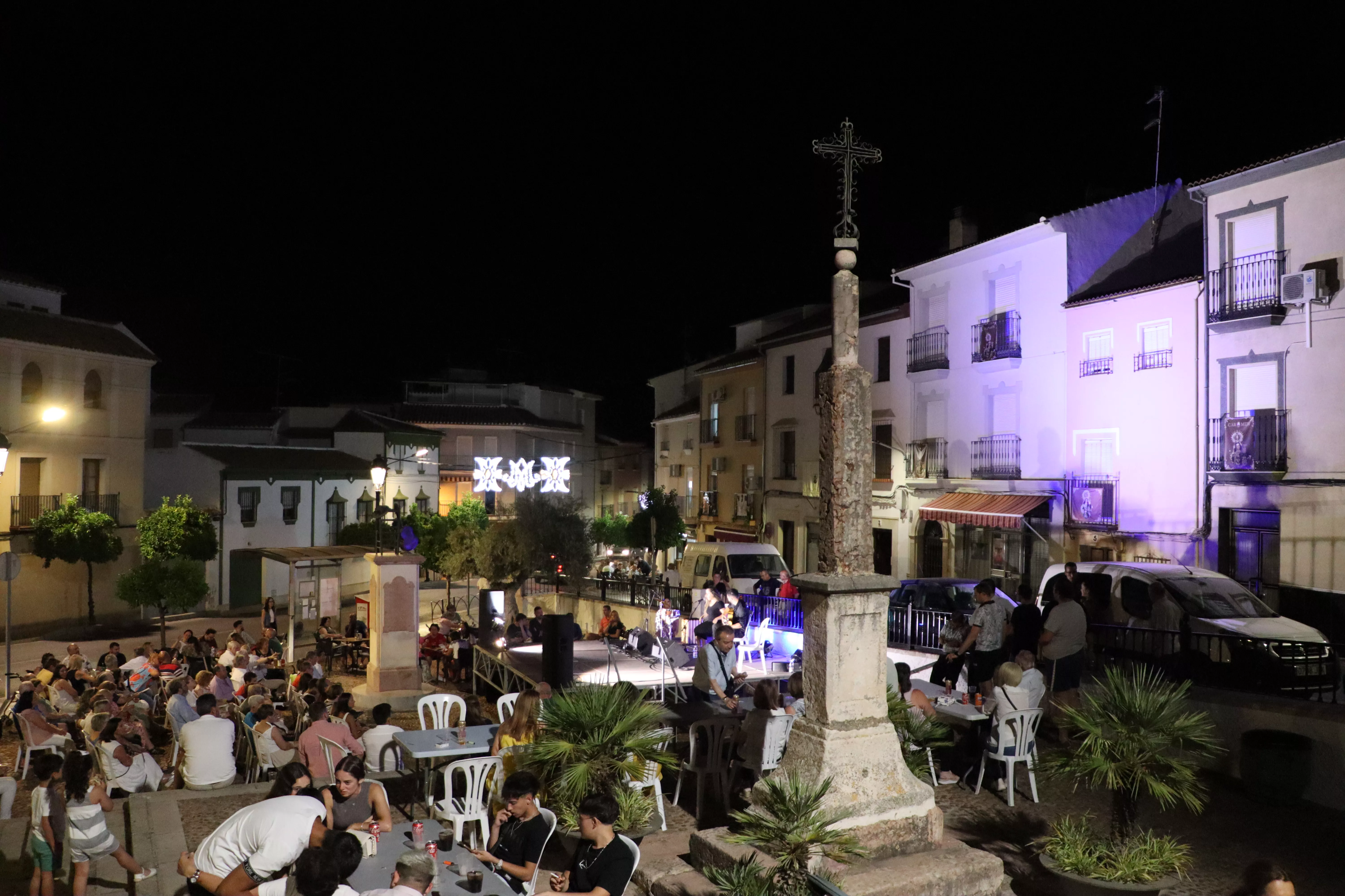 La plaza de la Barrera recupera la verbena del Carmen