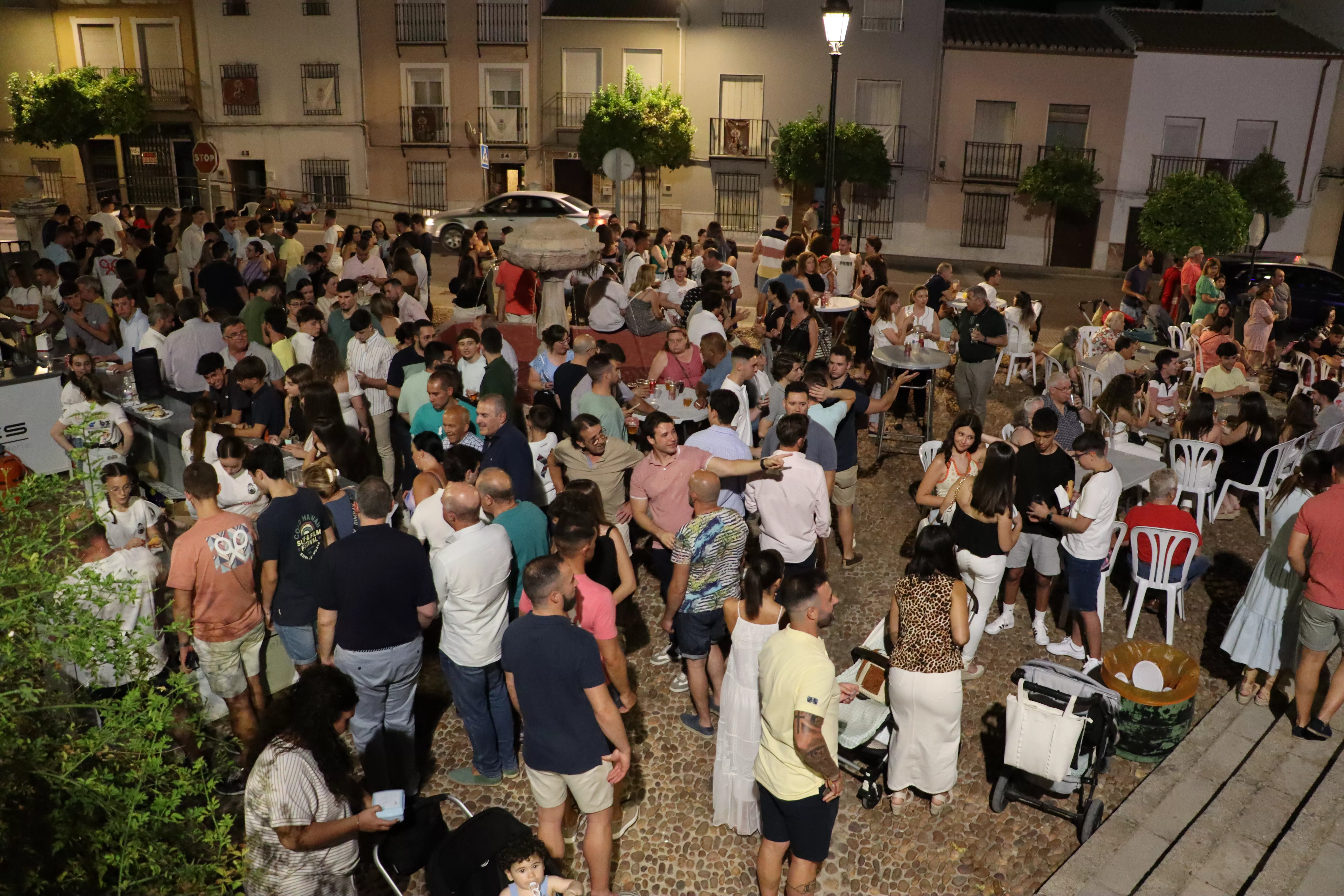 La plaza de la Barrera recupera la verbena del Carmen