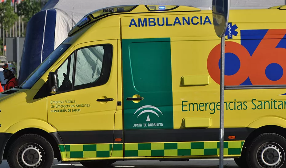 Una ambulancia del servicio de emergencias 061
