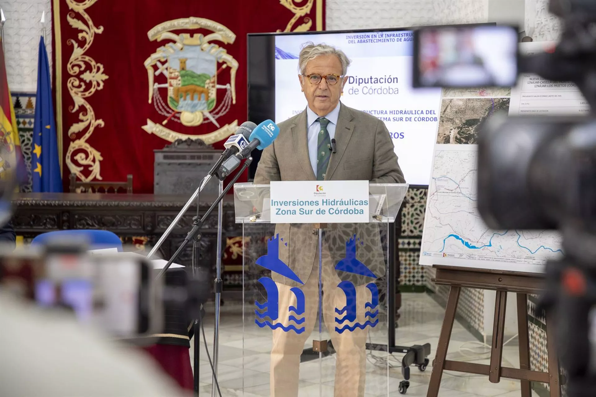 El presidente de la institución provincial, Salvador Fuentes, durante la presentación del proyecto de mejora de red