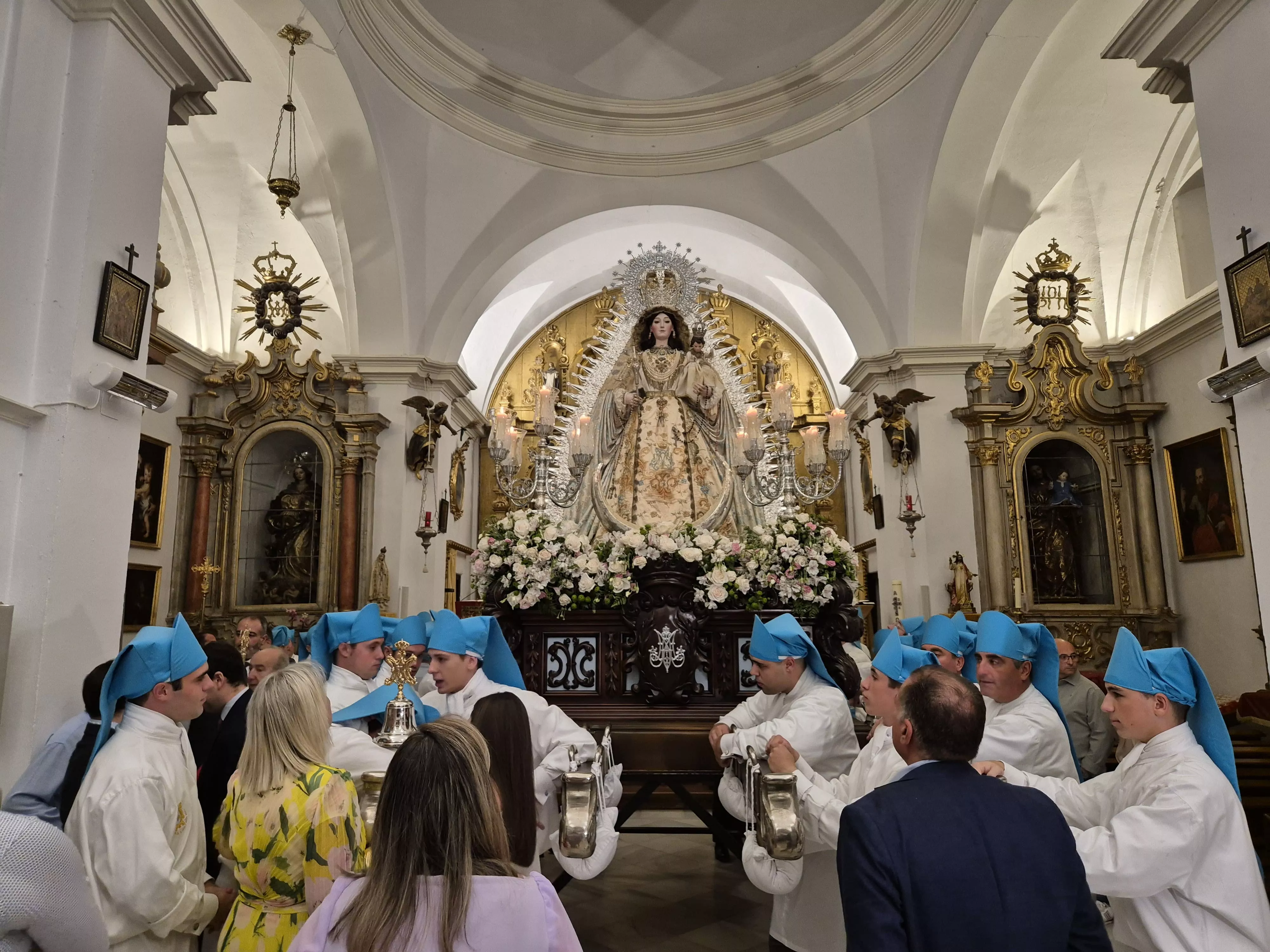 La Virgen del Valle dispuesta para su salida procesional, aplazada a este domingo por la lluvia