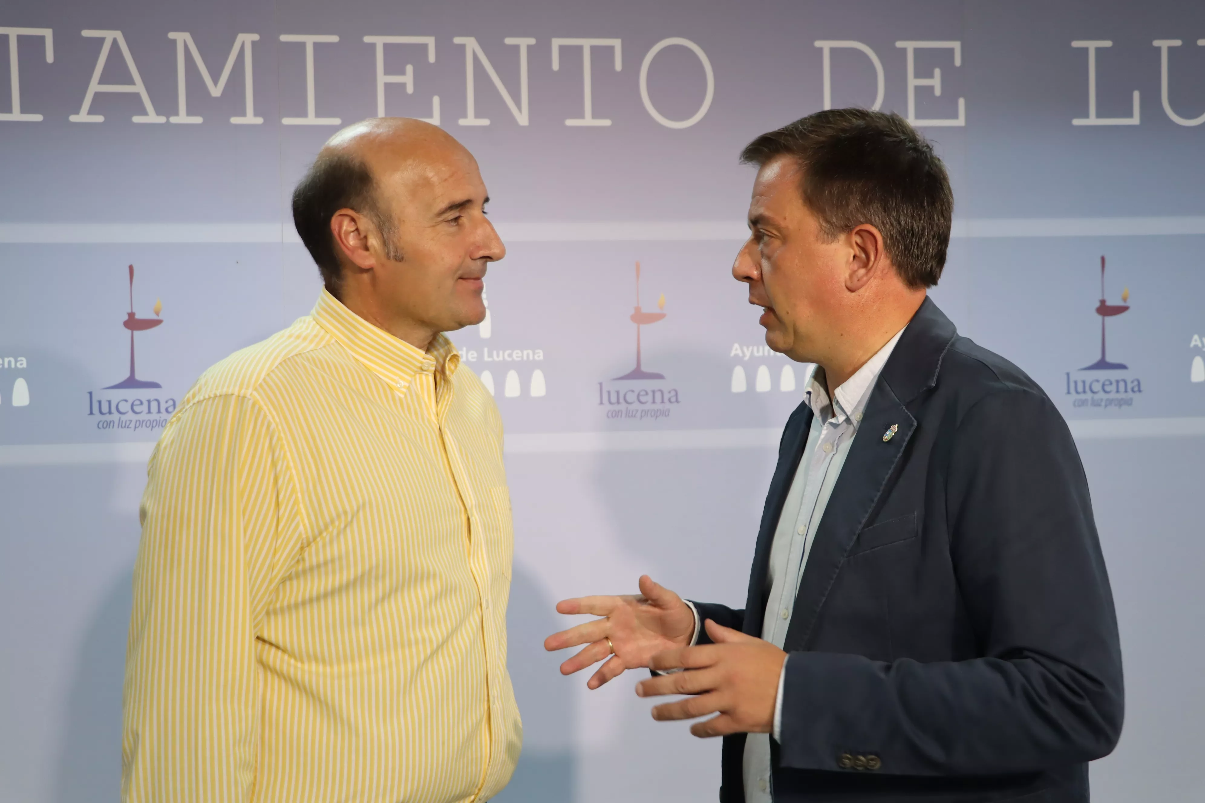 Javier Ruiz (Atransur) y el alcalde de Lucena, Aurelio Fernández, esta mañana en rueda de prensa