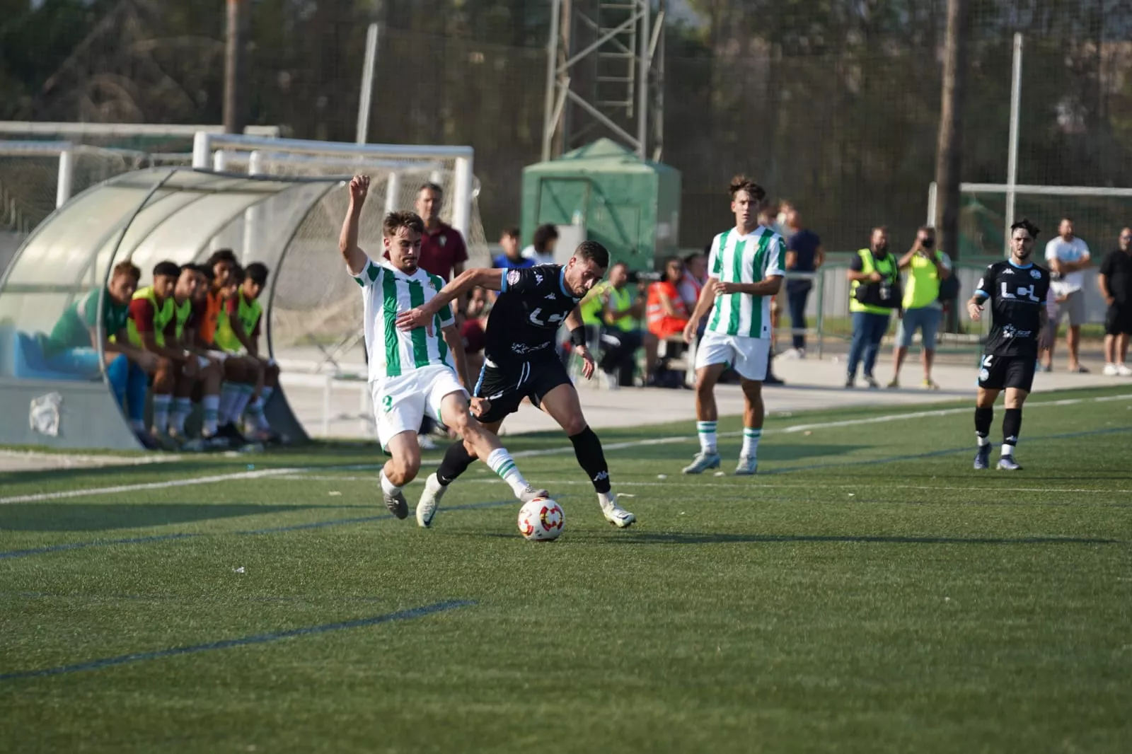 Un lance del partido entre Cordoba CF. "B" y Ciudad de Lucena