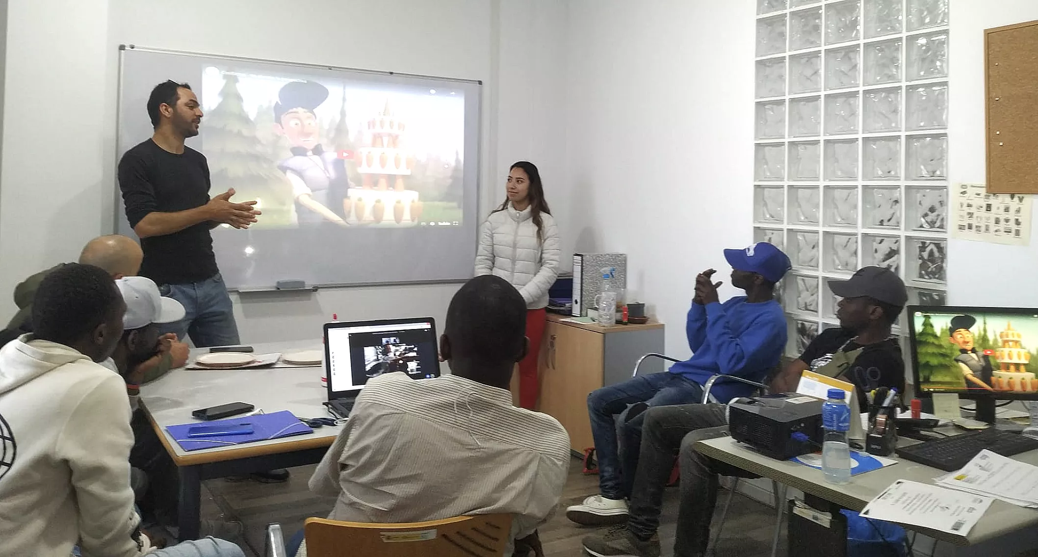 Uno de los talleres de la asociación Lucena Acoge