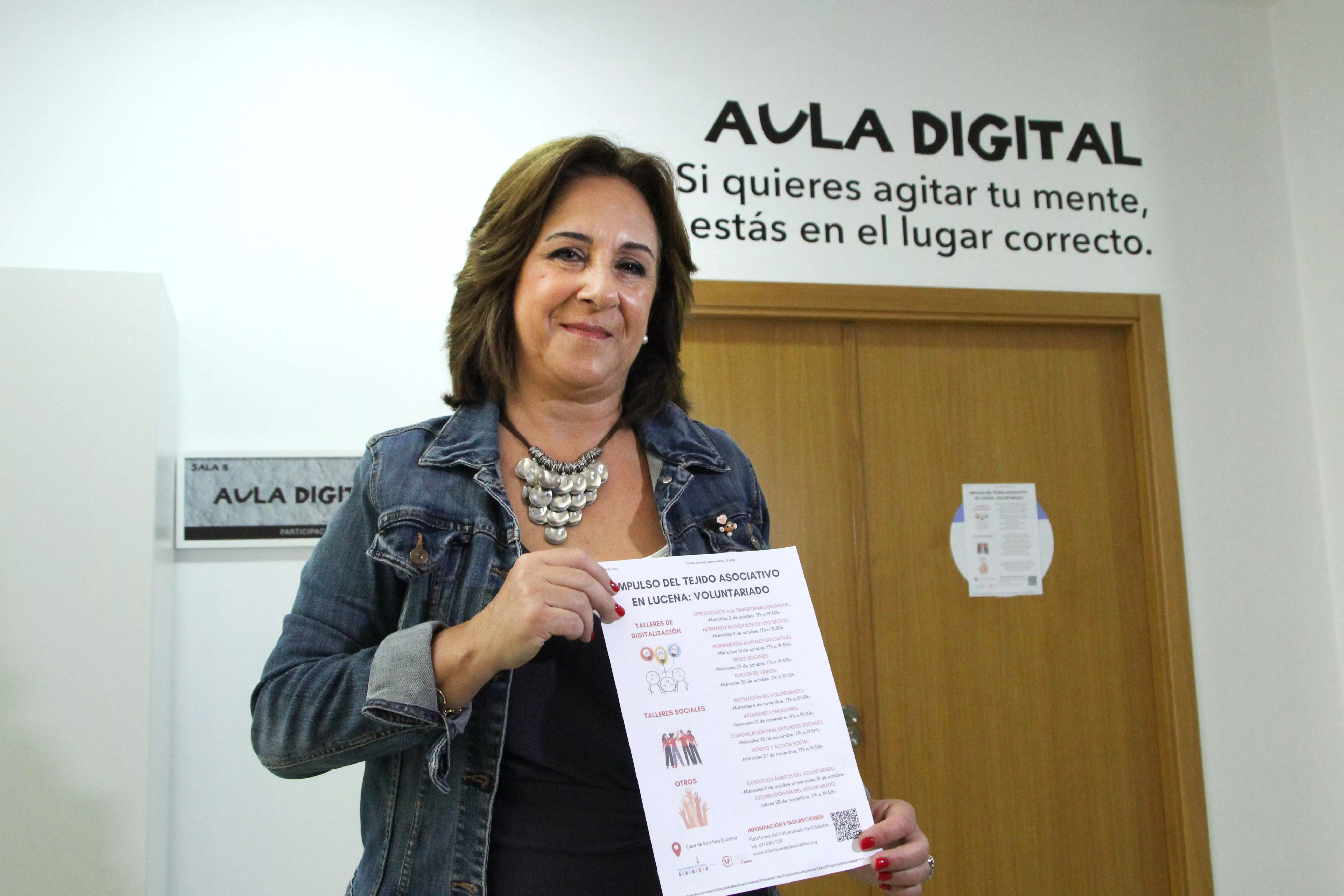 Araceli Rodríguez durante la presentación de los talleres