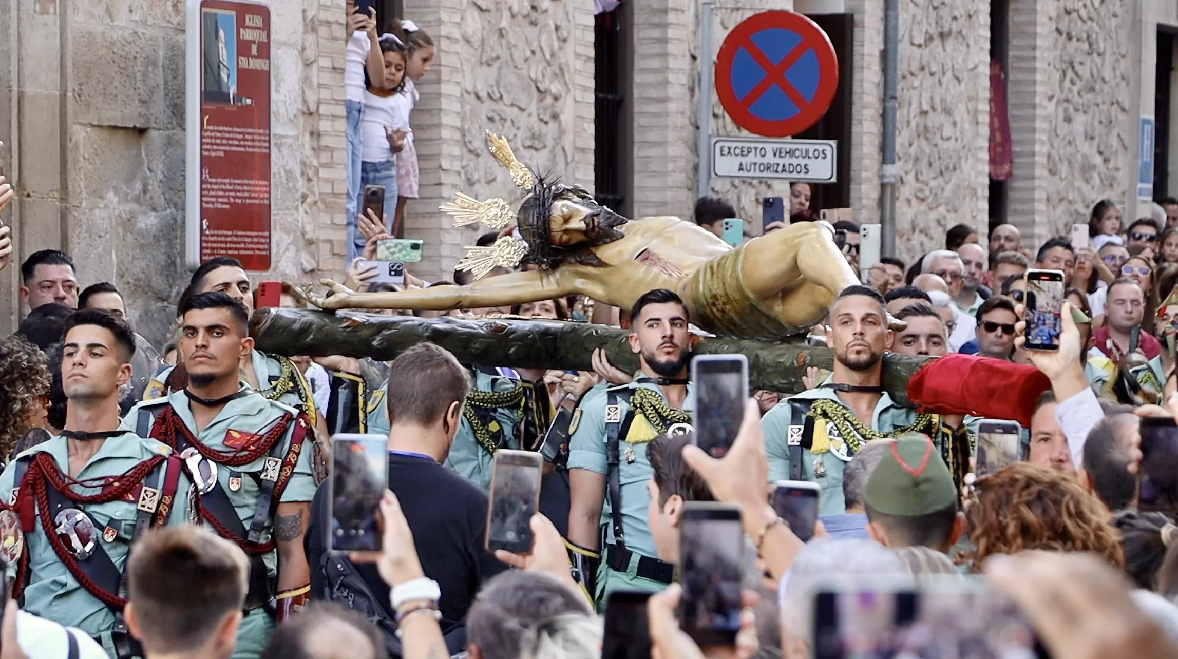 Traslado del Cristo de la Sangre, acompañado por el Tercio Duque de Alba, 2º de la Legión