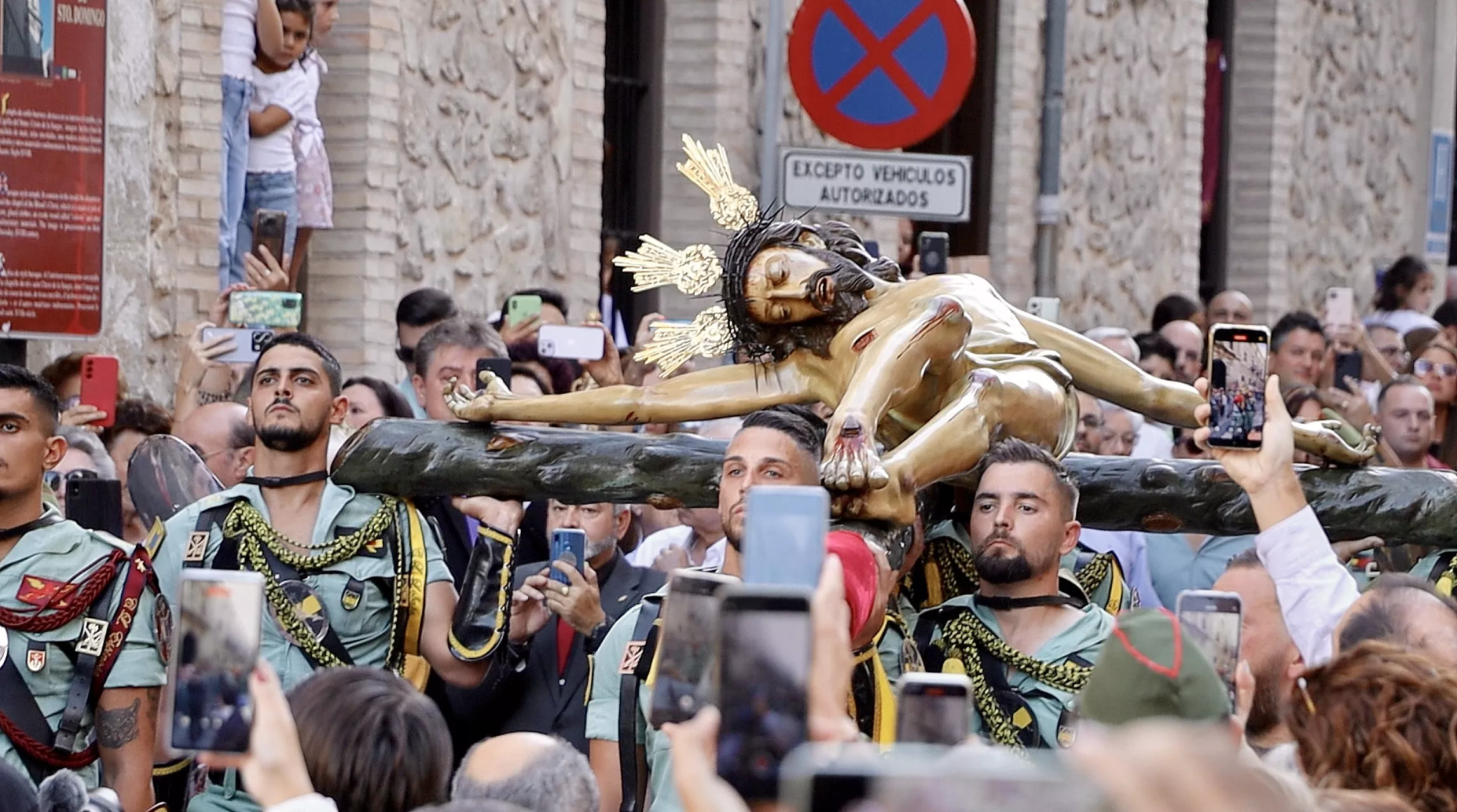 Traslado del Cristo de la Sangre, acompañado por el Tercio Duque de Alba, 2º de la Legión