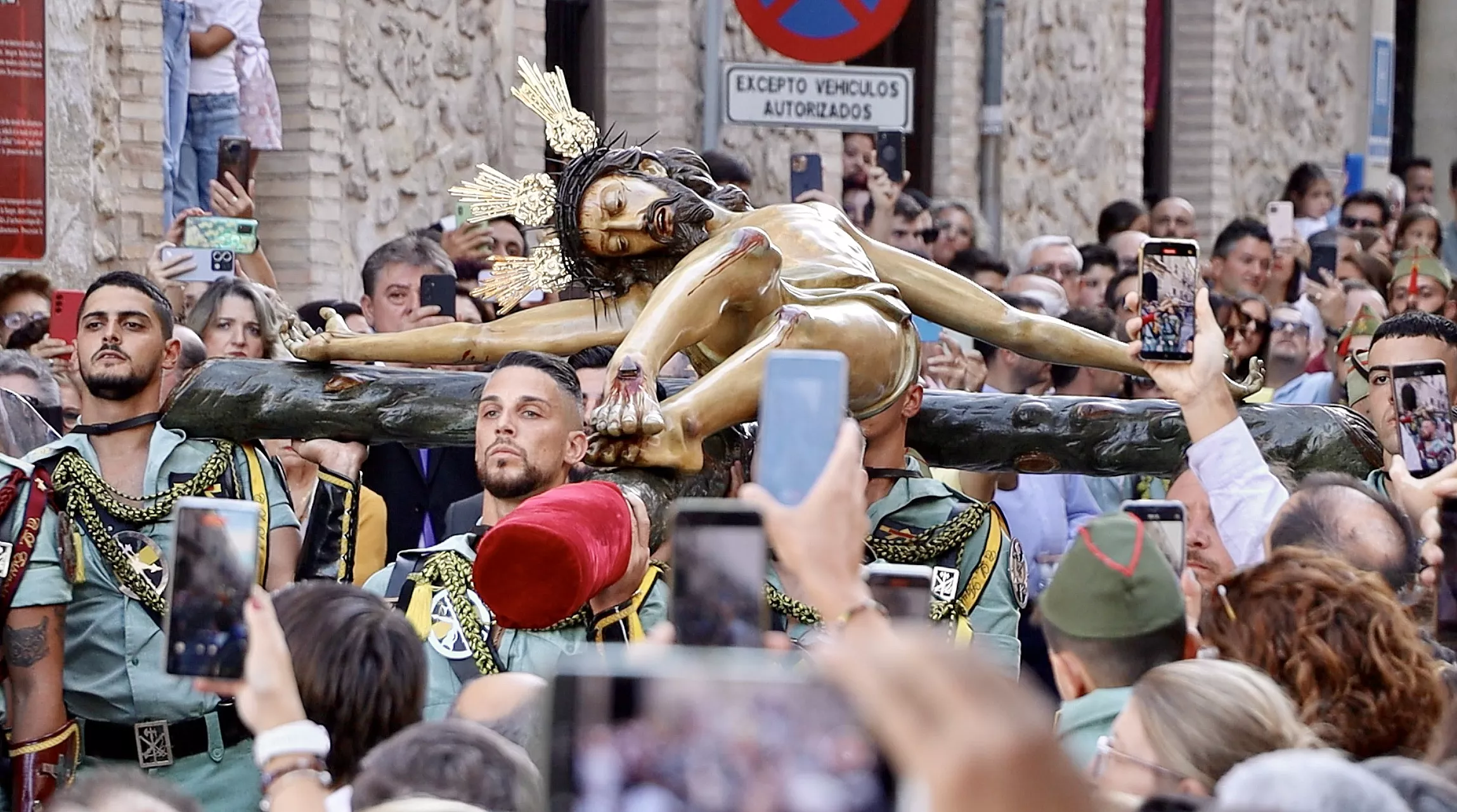 Traslado del Cristo de la Sangre, acompañado por el Tercio Duque de Alba, 2º de la Legión