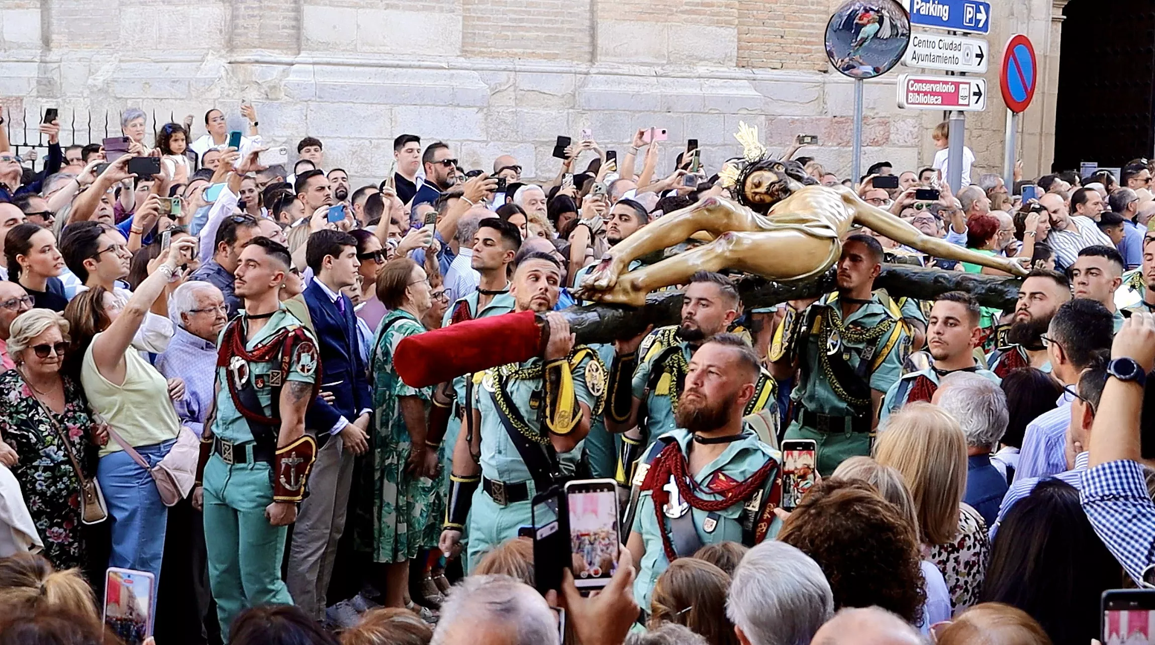 Traslado del Cristo de la Sangre, acompañado por el Tercio Duque de Alba, 2º de la Legión