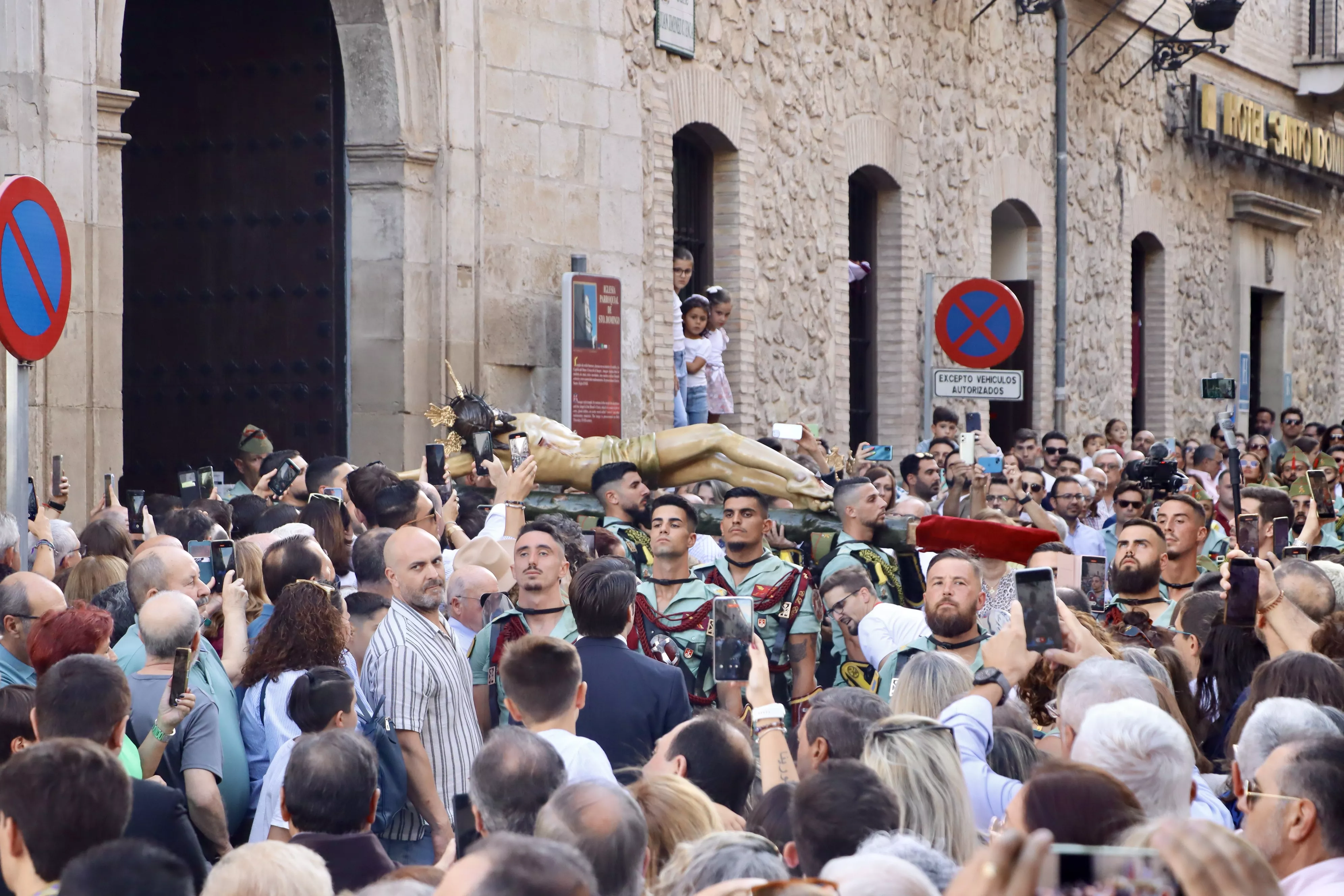 Traslado del Cristo de la Sangre, acompañado por el Tercio Duque de Alba, 2º de la Legión