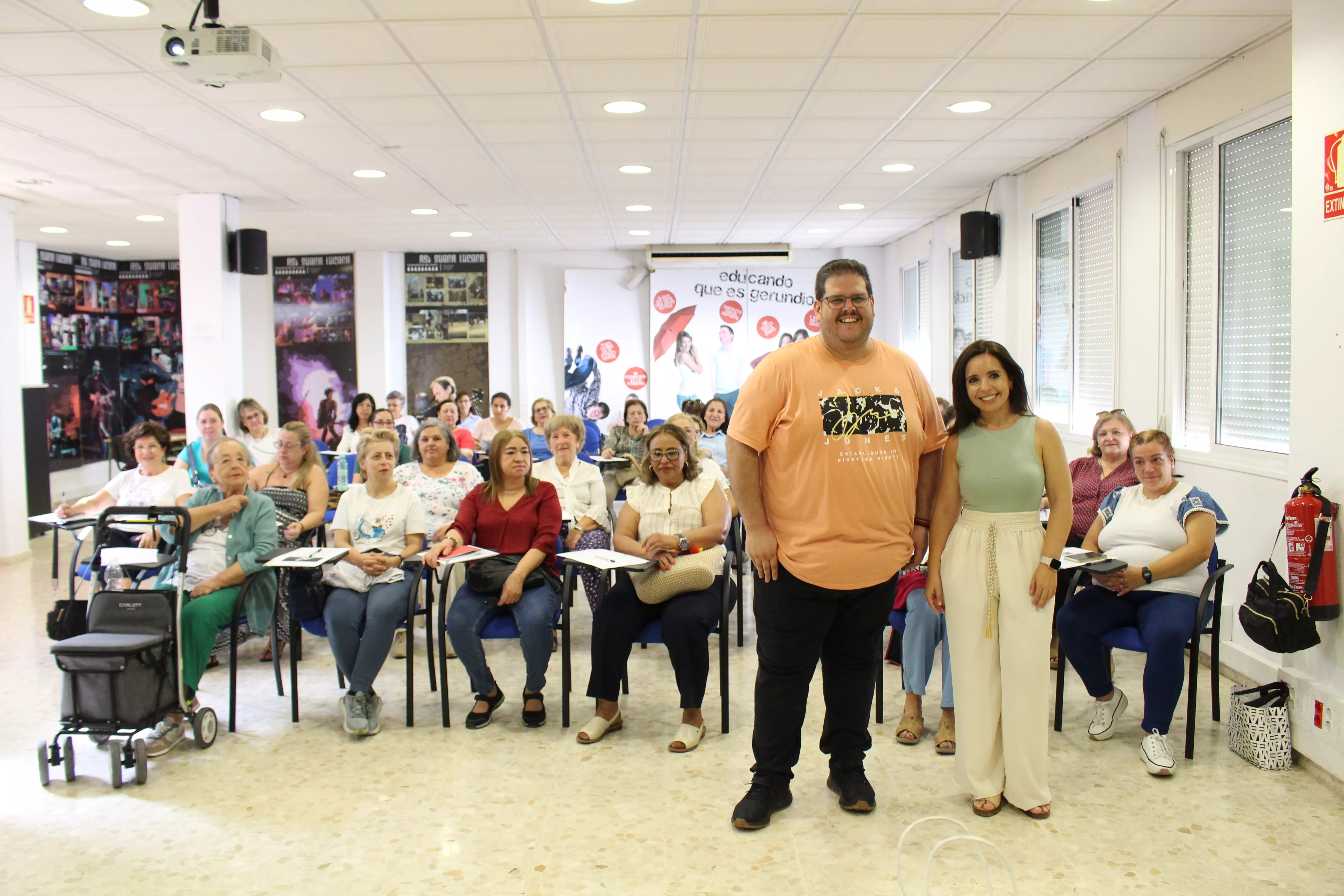 Irene Aguilera y José Otero en la sesión de apertura de la Escuela de Empoderamiento