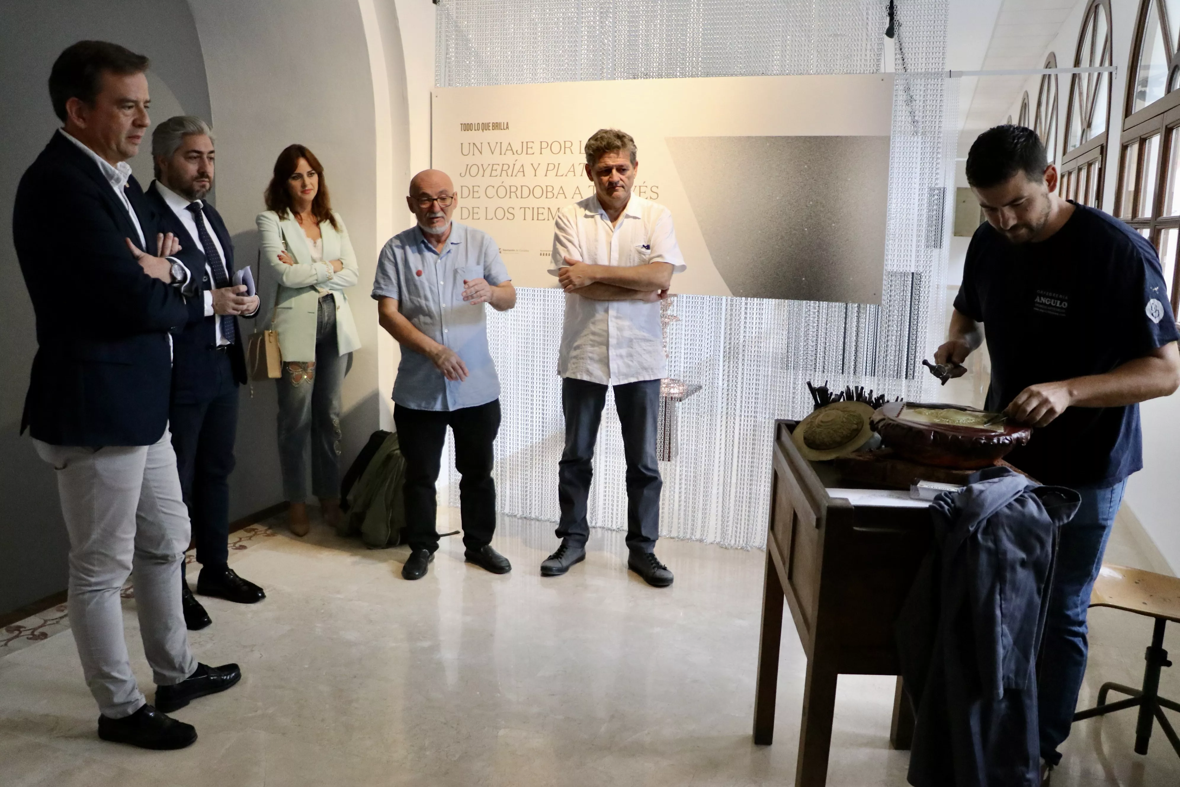 Exposición "Todo lo que brilla" en Lucena