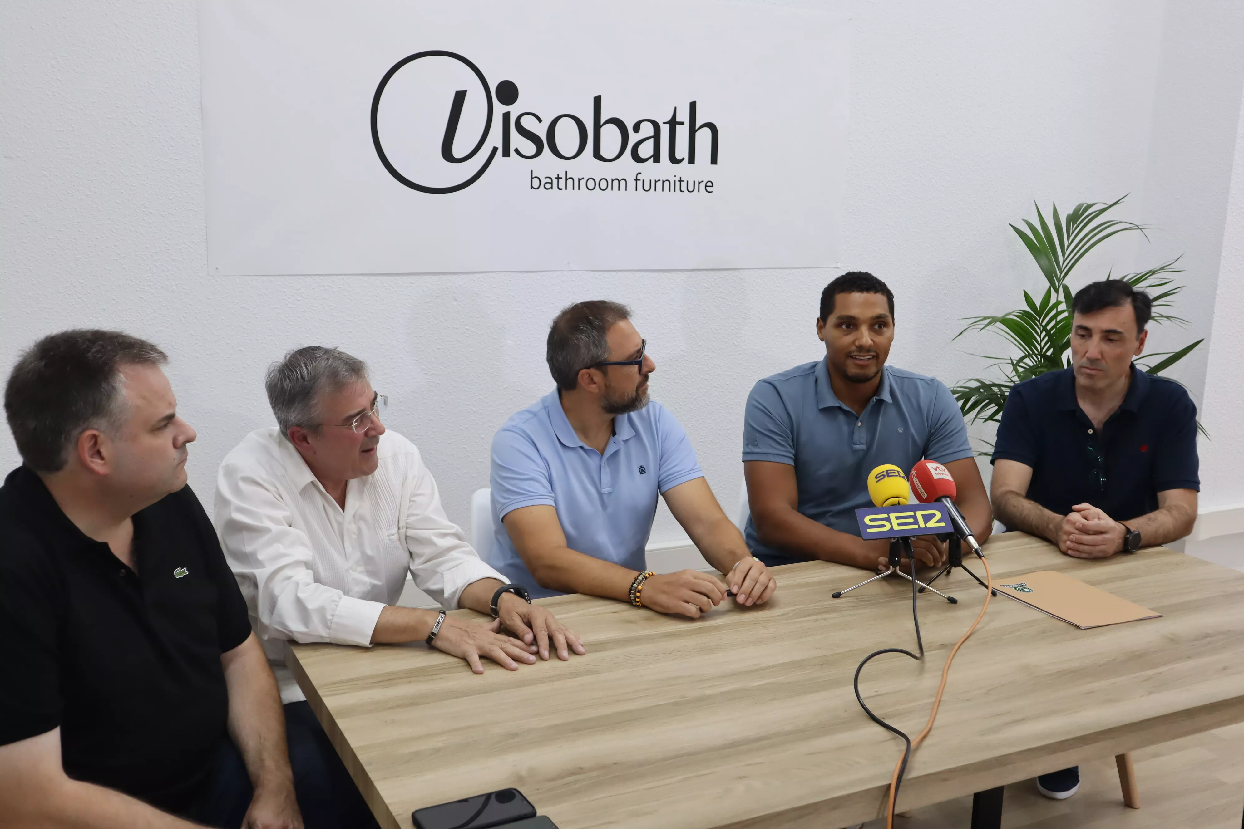 Rueda de prensa de presentación del convenio de patrocinio entre Visobath y CB Al-Yussana