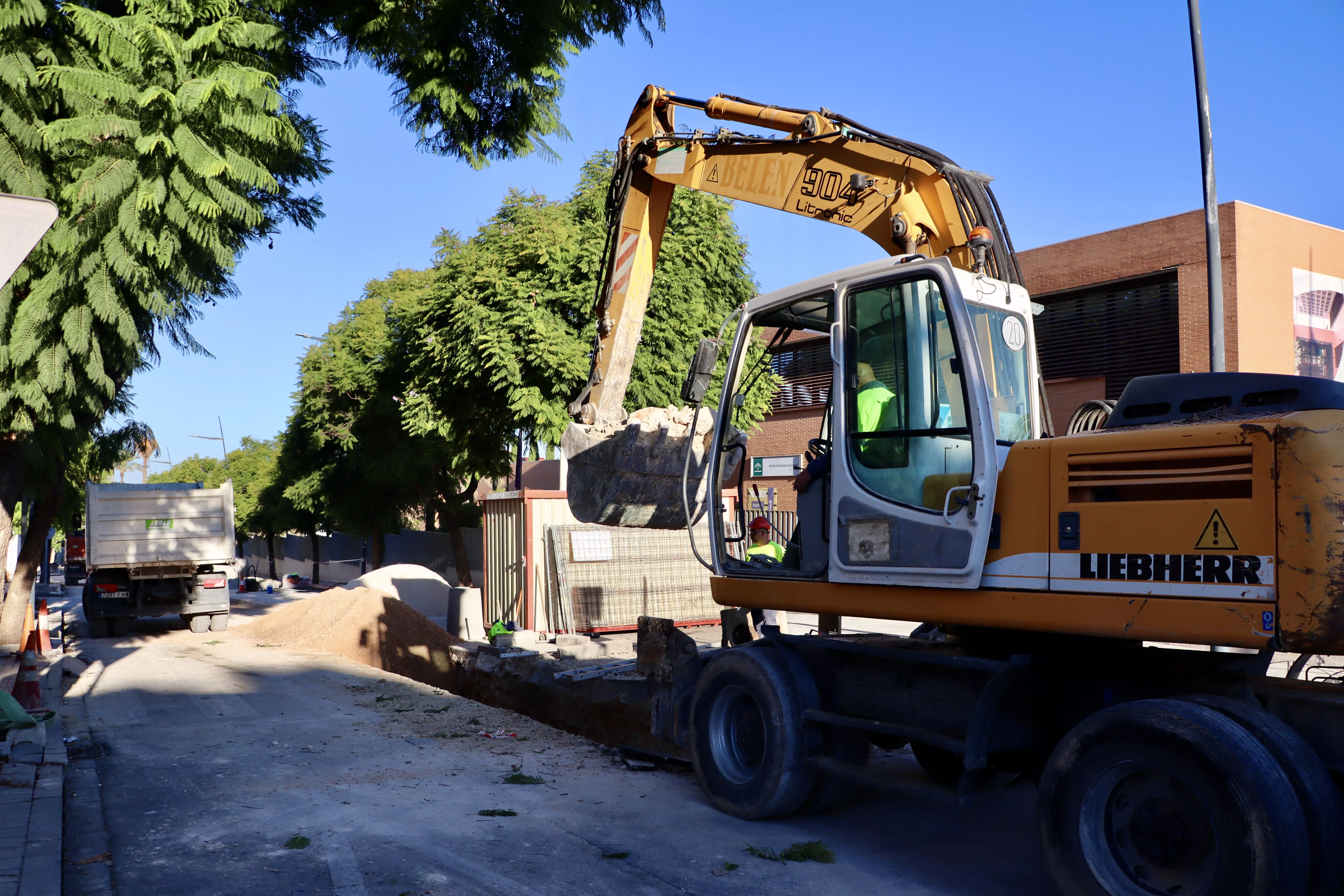 Obras de sustitución del saneamiento en las calles Juan de Aréjula y María Zambrano