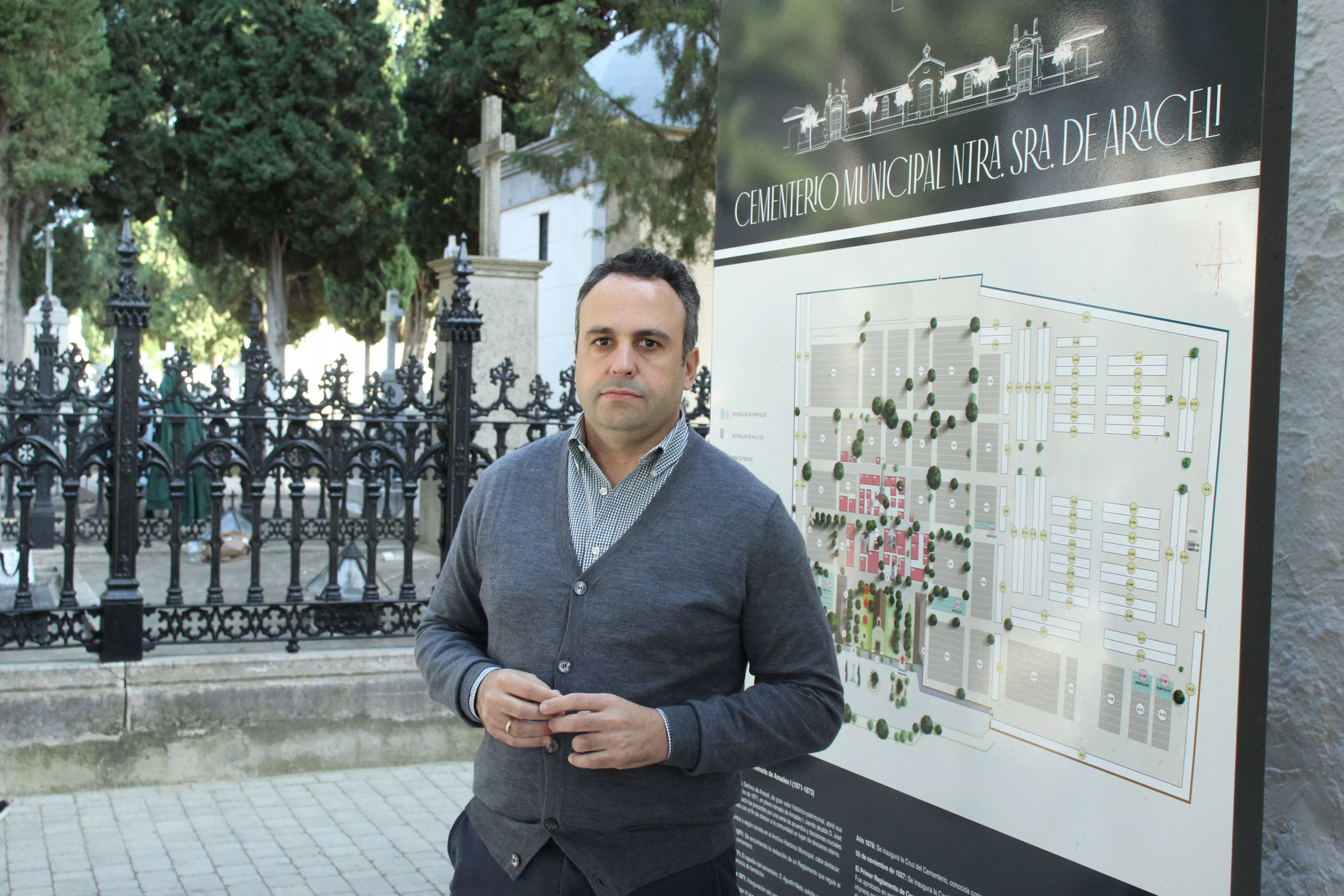 Javier Pineda durante la rueda de prensa para presentar las novedades de cara al Día de Todos los Santos