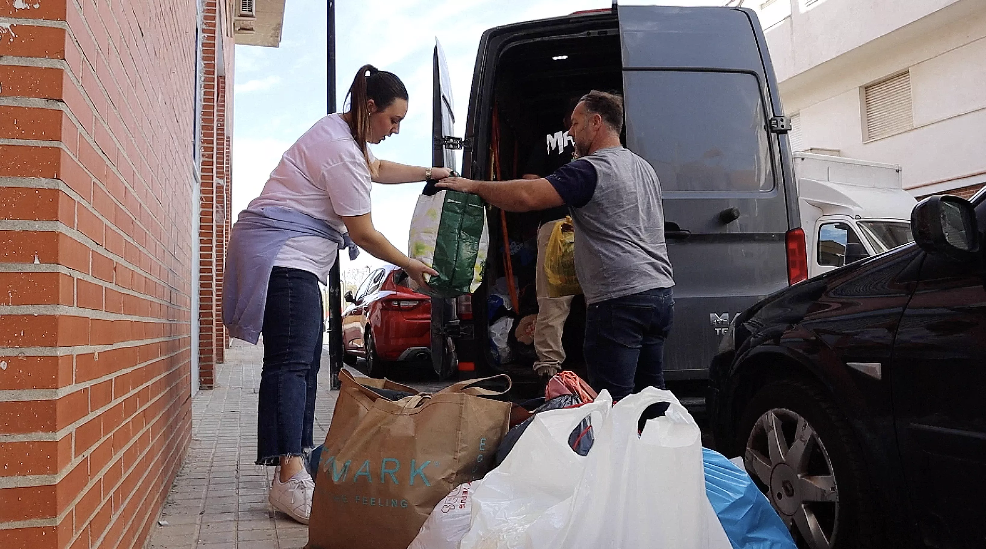 Recogida de ayuda para los afectados por la DANA en Valencia