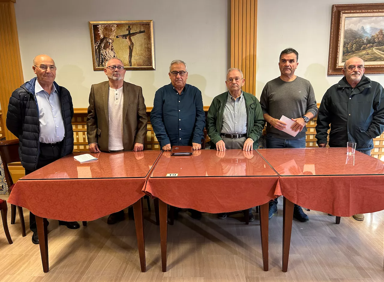 Miembros de las plataformas ciudadanas durante su comparecencia ante los medios de comunicación esta mañana