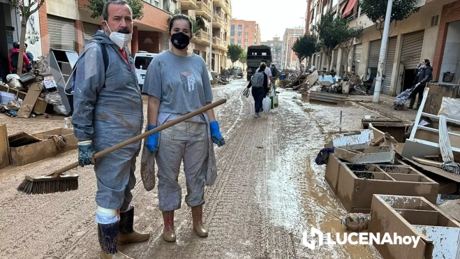 Un grupo de lucentinos colaboran en las tareas de limpieza en Valencia