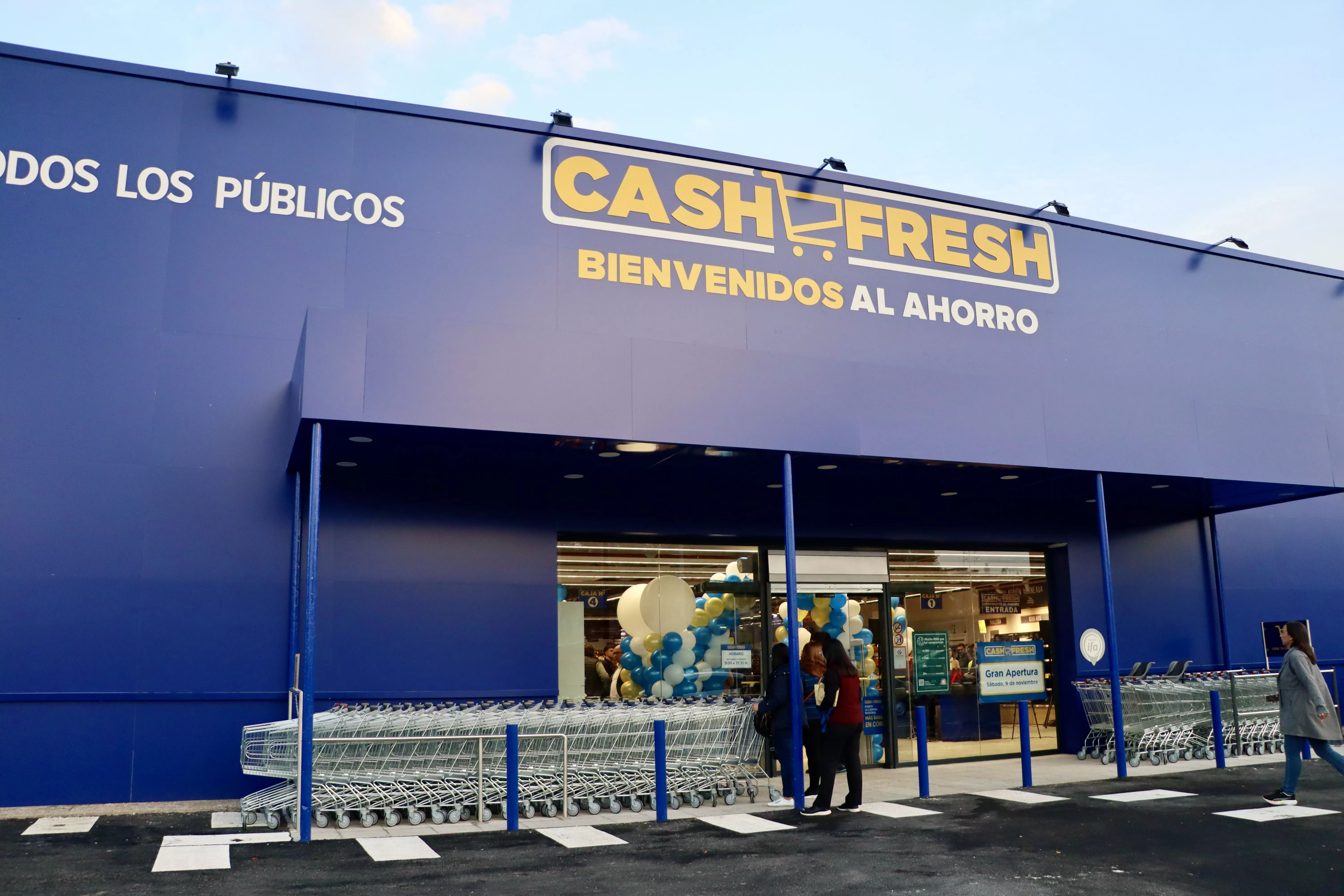 Inauguración del Supermercado Cash Fresh Lucena