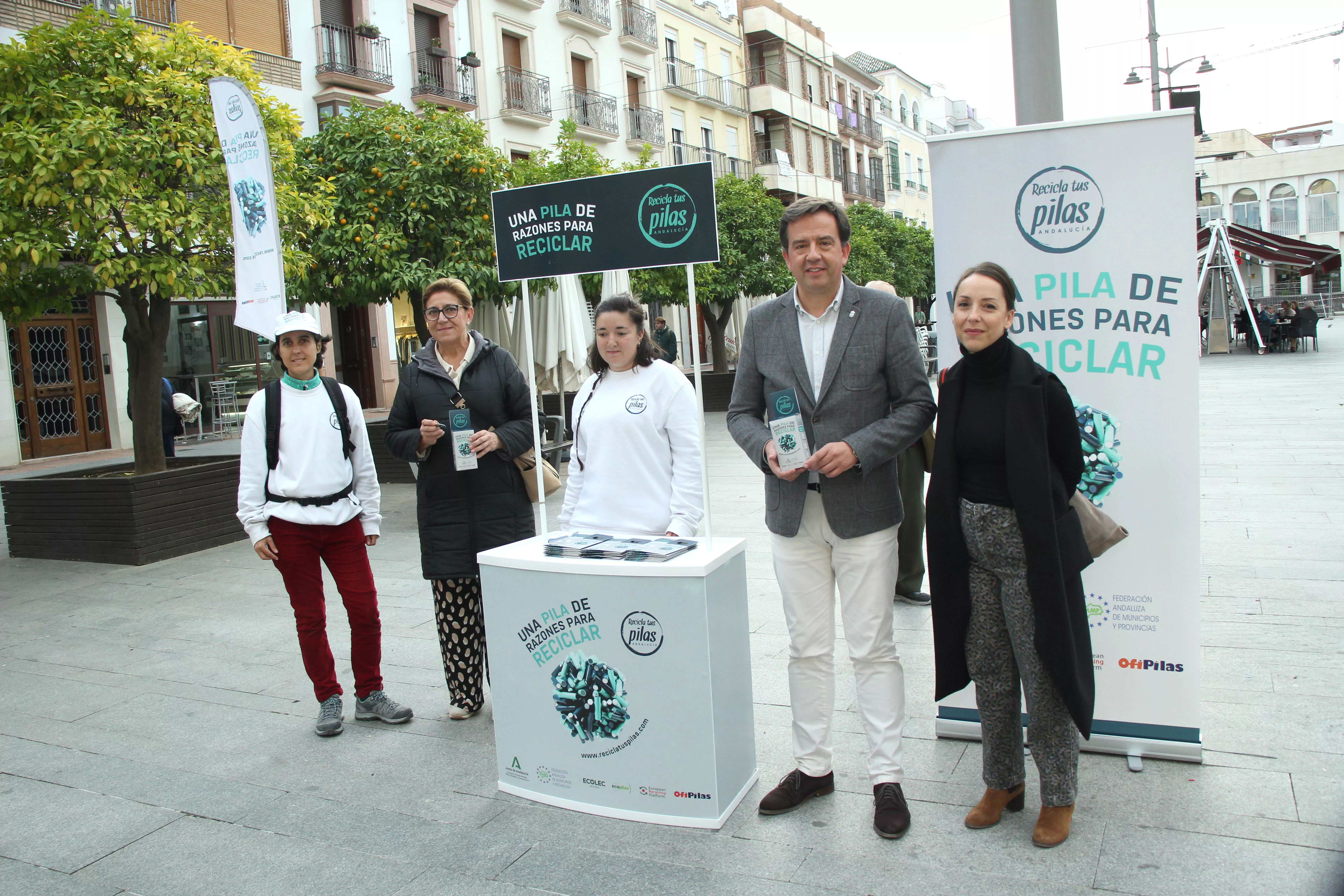 Presentación de la campaña"Una pila de razones" en la Plaza Nueva