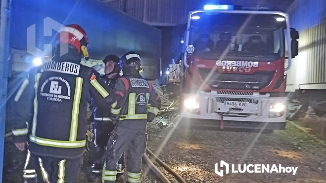 Incendio de una nave de atracciones feriales en Lucena. FOTO: 061 CÓRDOBA