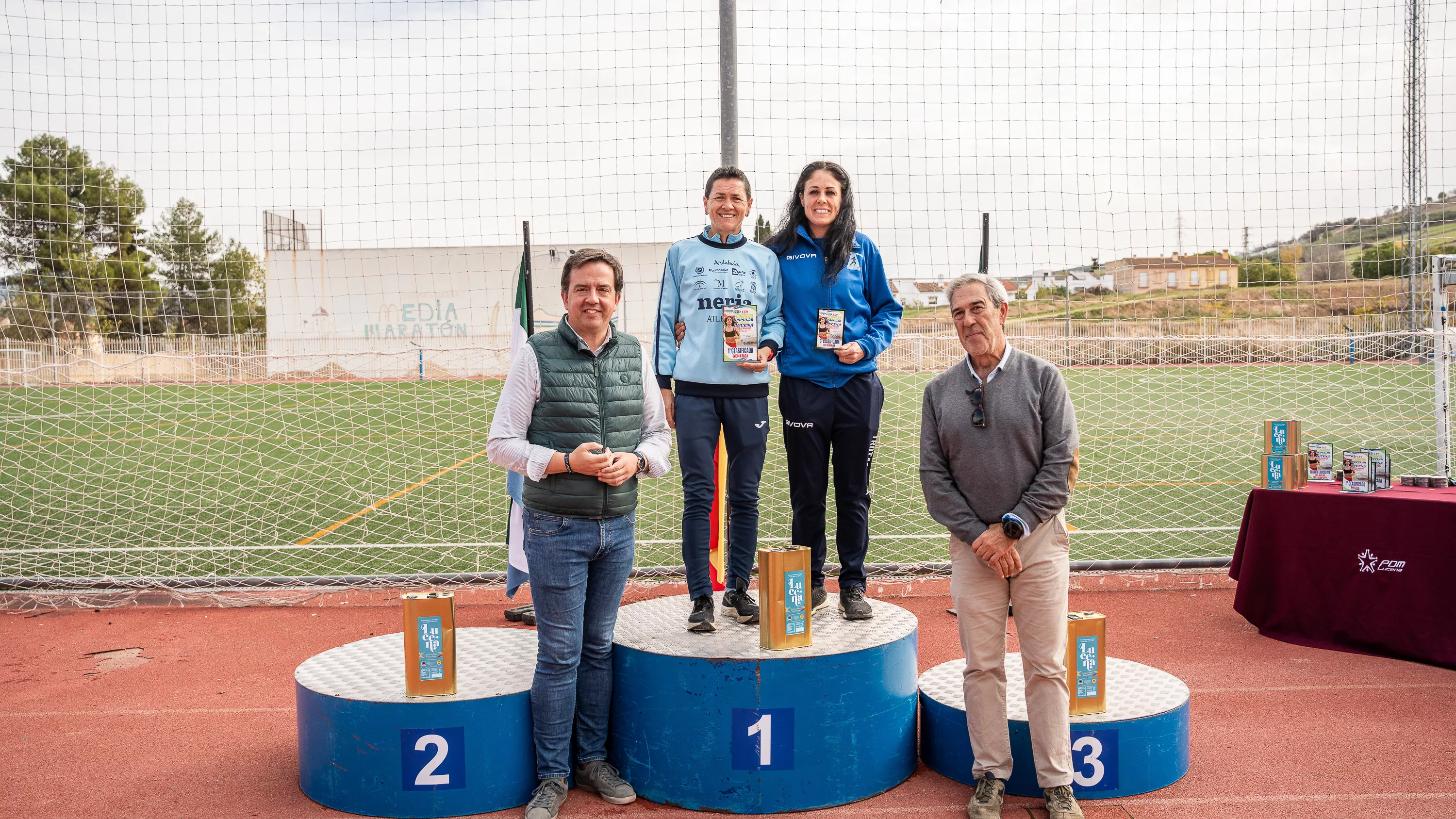 Podio femenino de la prueba absoluta