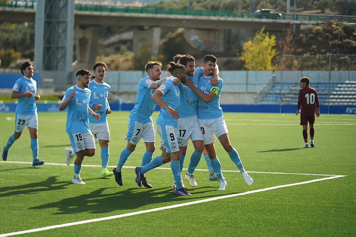 Los jugadores del Ciudad de Lucena celebran el primer gol del partido. Foto: Antonio Dávila