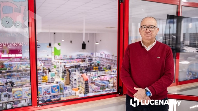 Vicente Briones, gerente de Toy Planet Lucena